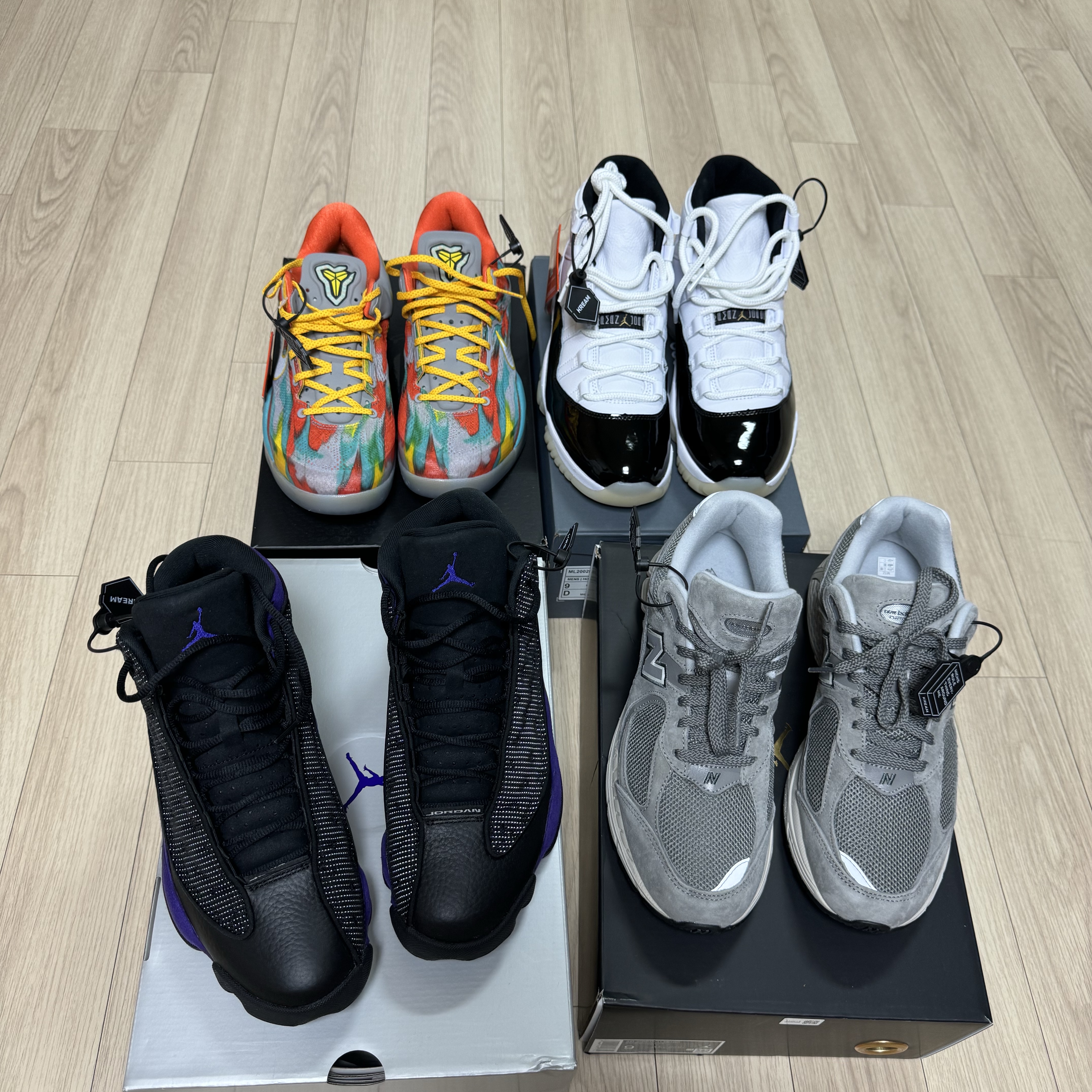 Jordan 13 Retro Court Purple, New Balance 2002R Grey 착용 스타일