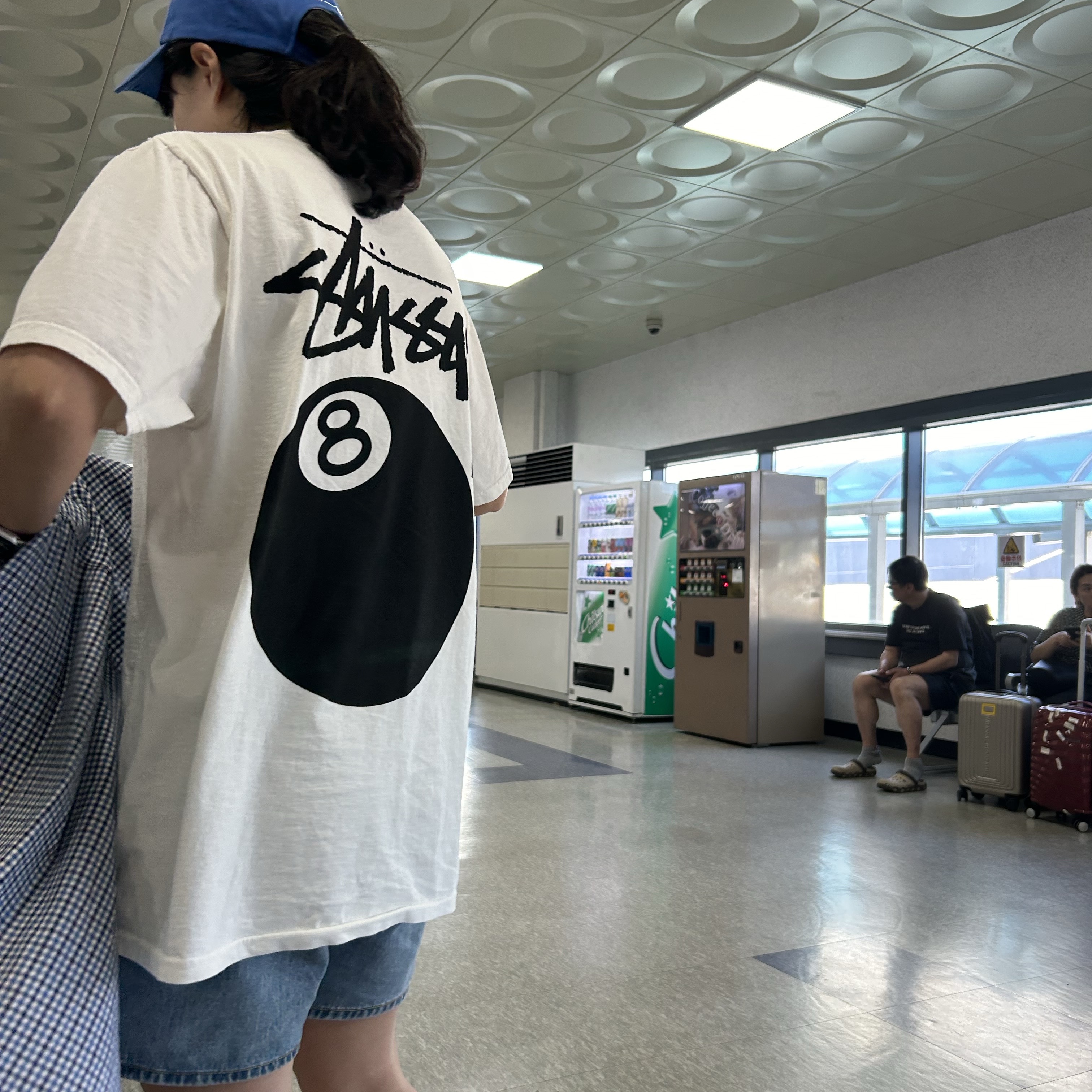 Stussy 8 Ball Pigment Dyed T-Shirt Natural 착용 스타일 - 3