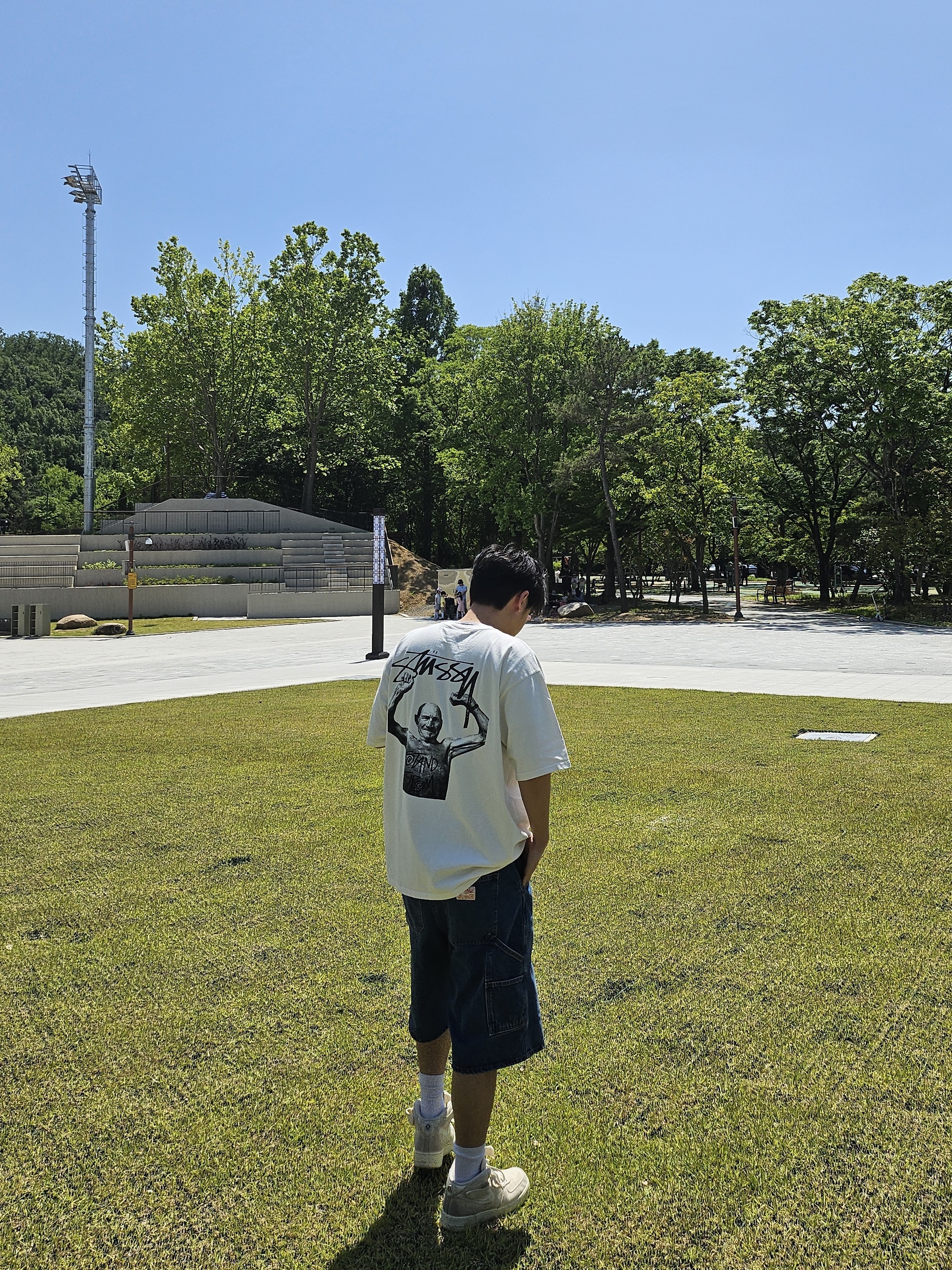 Stussy x Martine Rose Stand Firm Pigment Dyed T-Shirt Natural, Nike x Stussy Air Force 1 '07 Mid SP Fossil 착용 스타일