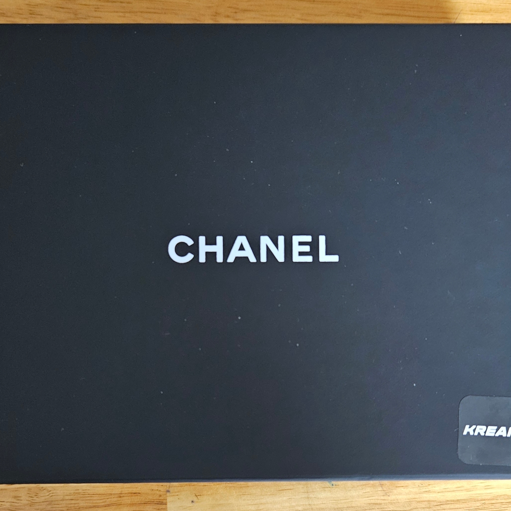 Chanel Small Classic Flap Wallet Grained Calfskin & Silver Black 착용 스타일 - 1