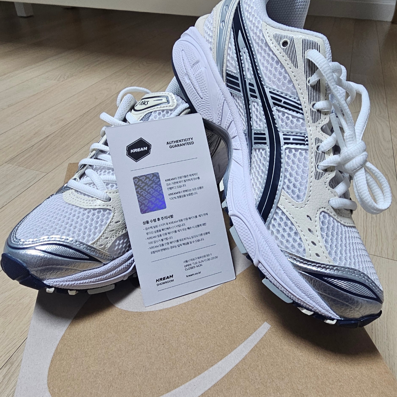 (W) Asics Gel-Kayano 14 White Midnight 착용 스타일