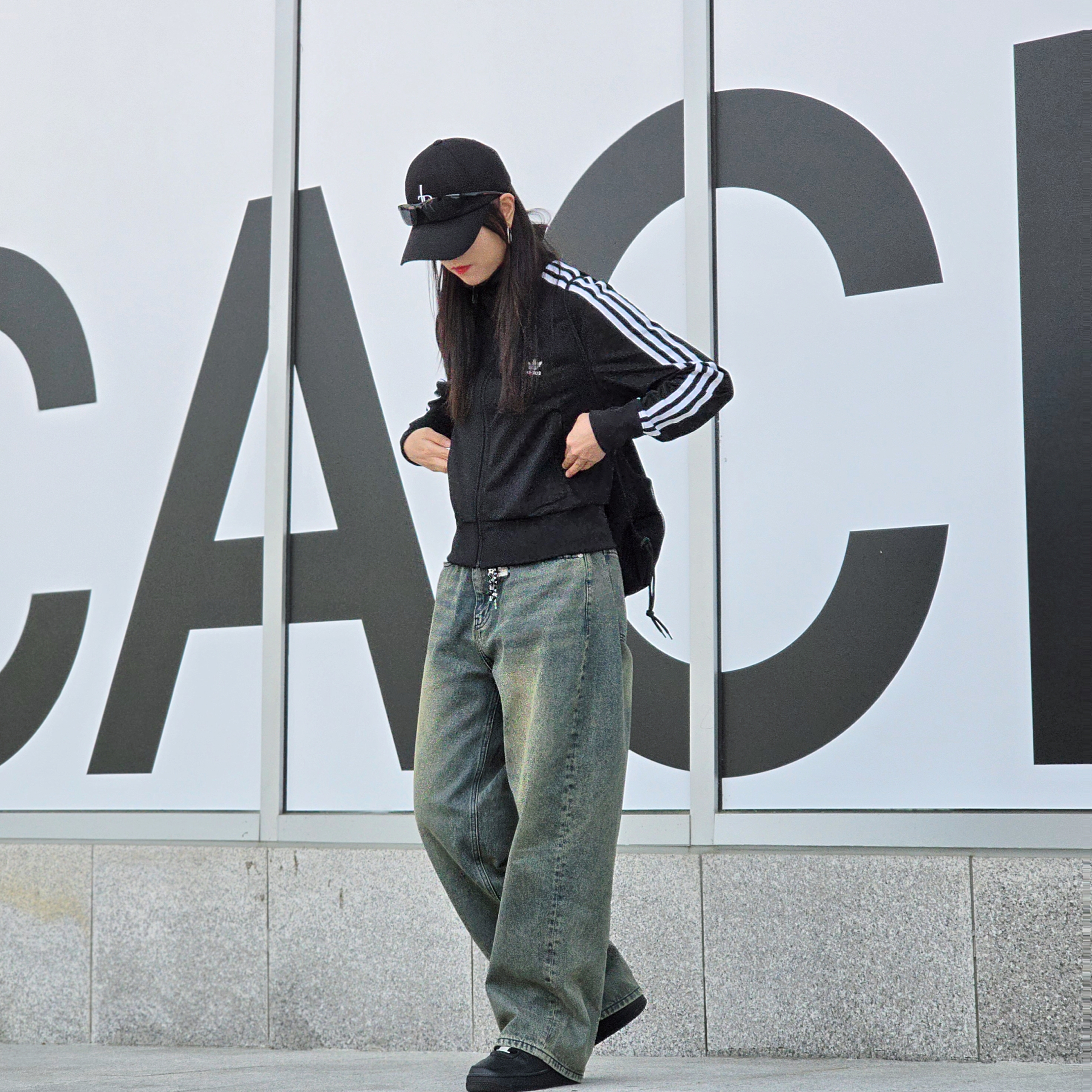 (W) Adidas Adicolor Classic Firebird Track Top Black - KR Sizing, Nike Air Force 1 '07 Low Triple Black 착용 스타일 - 1
