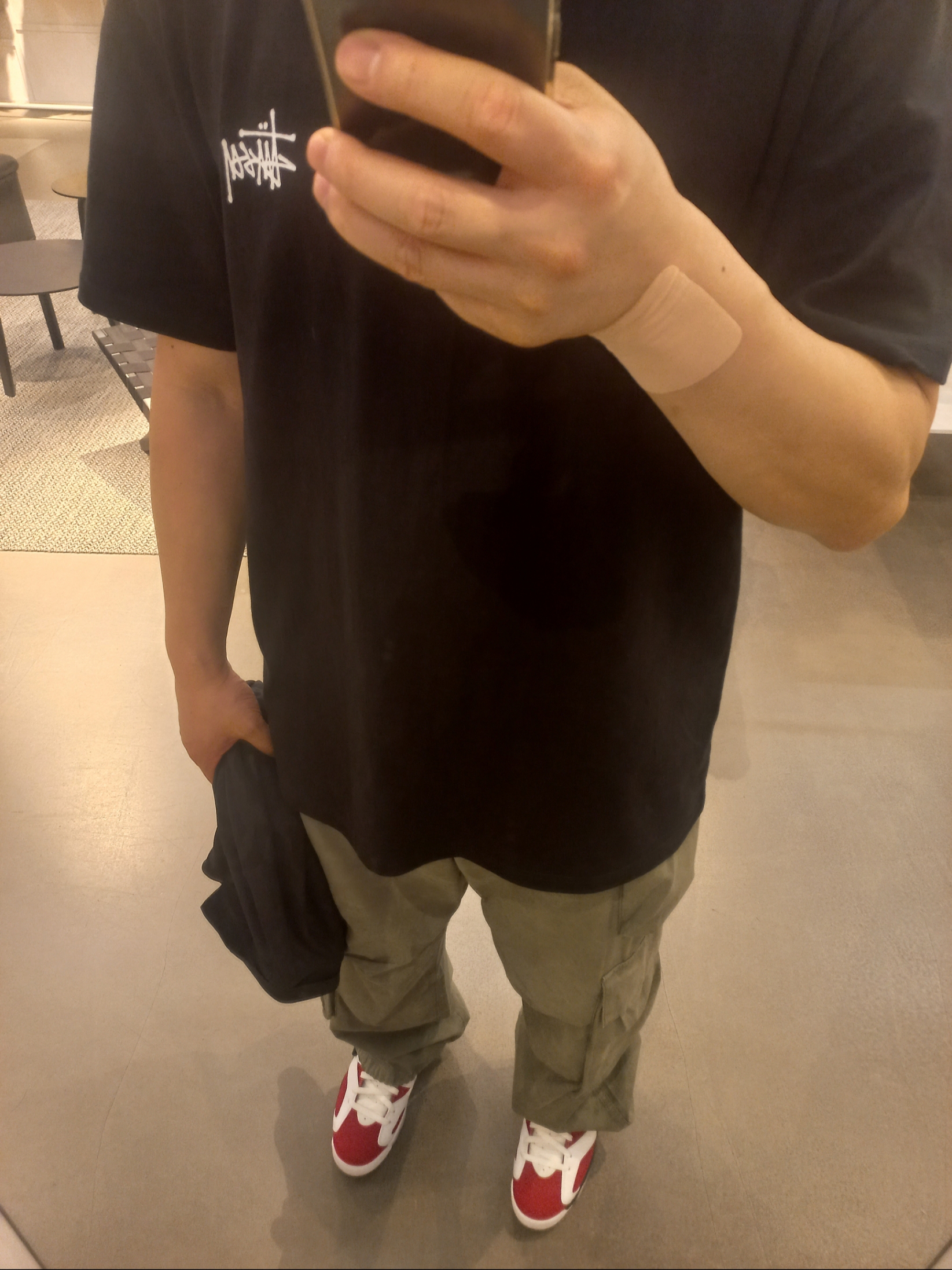 Jordan 6 Retro Carmine 2021, Stussy Basic Stussy T-Shirt Black 2024, 2025 착용 스타일