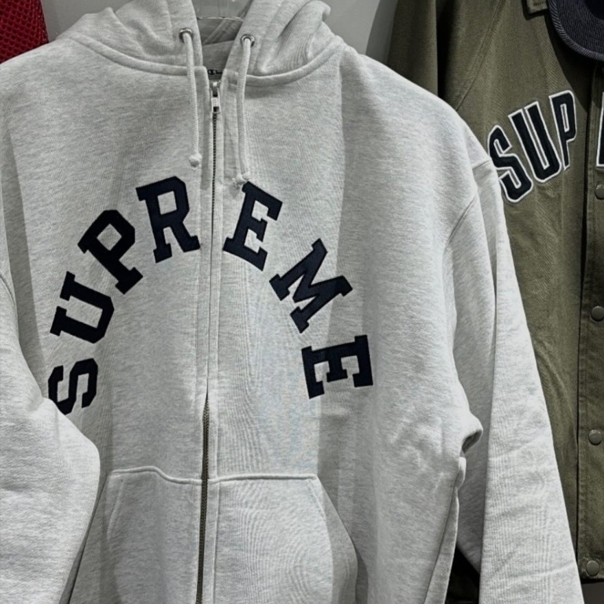 Supreme x Champion Zip Up Hooded Sweatshirt Black - 24SS, Supreme x Champion Zip Up Hooded Sweatshirt Ash Grey - 24SS 착용 스타일 - 4