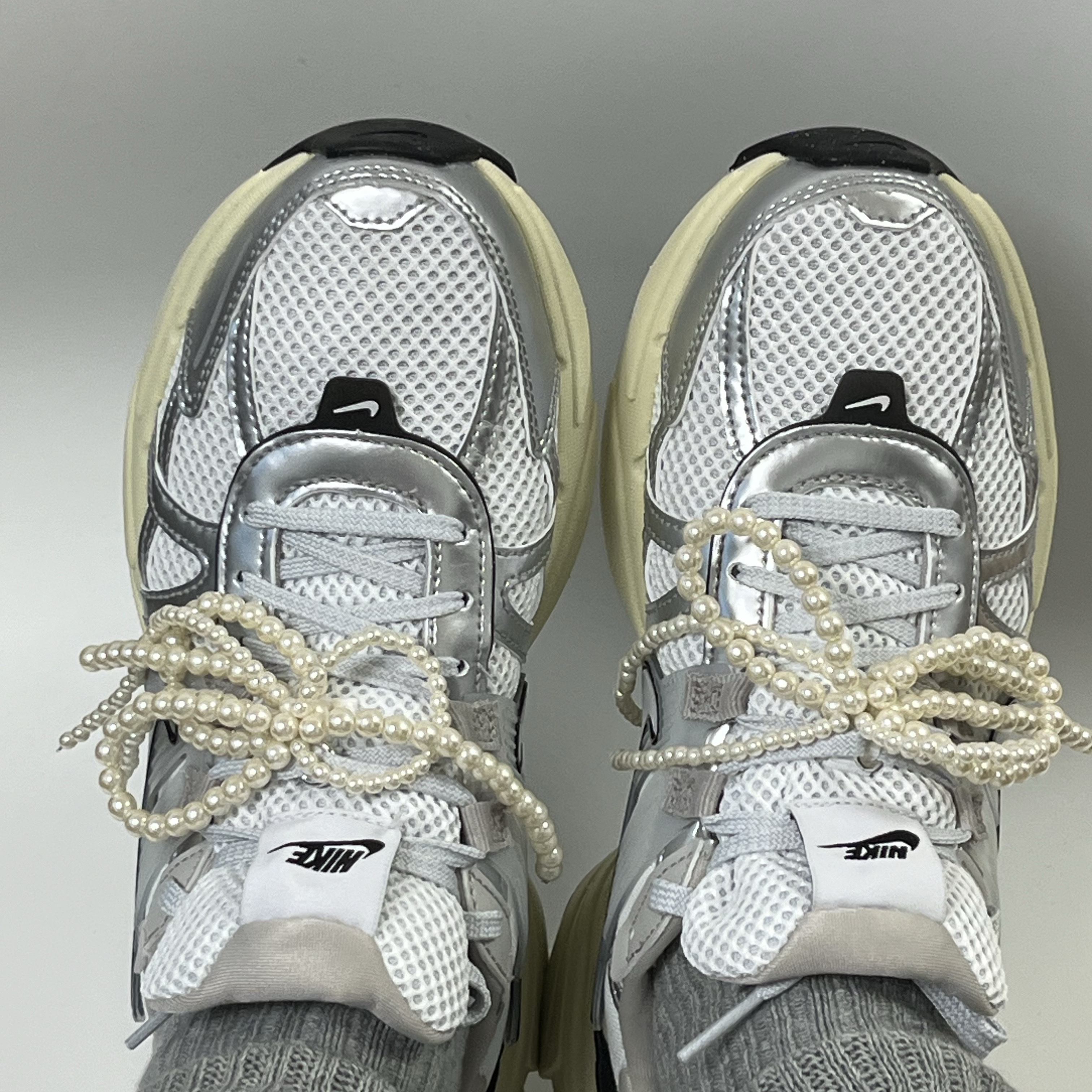 Nike V2K Run Summit White Metallic Silver 착용 스타일
