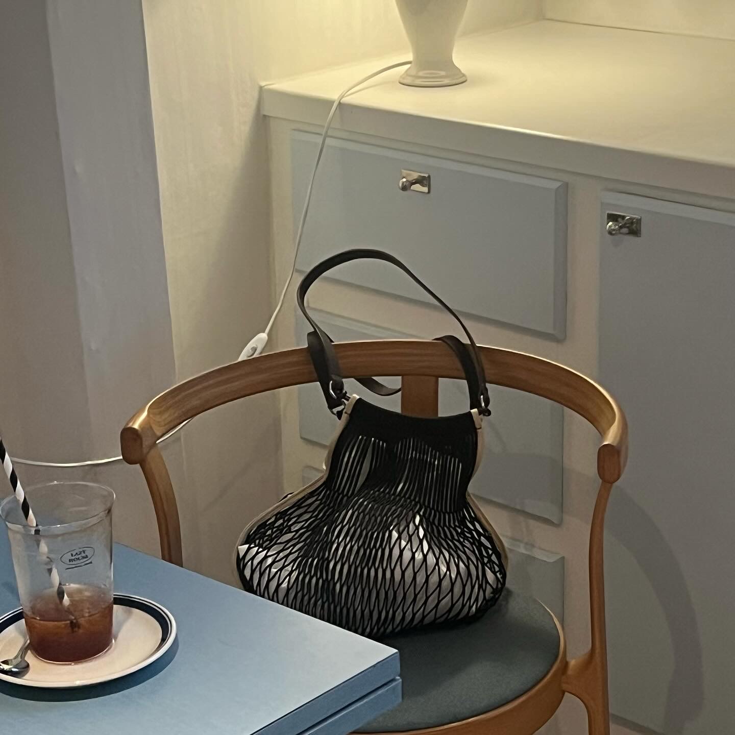 Lemaire Nylon Net Medium Filt Net Shopping Bag Black 착용 스타일