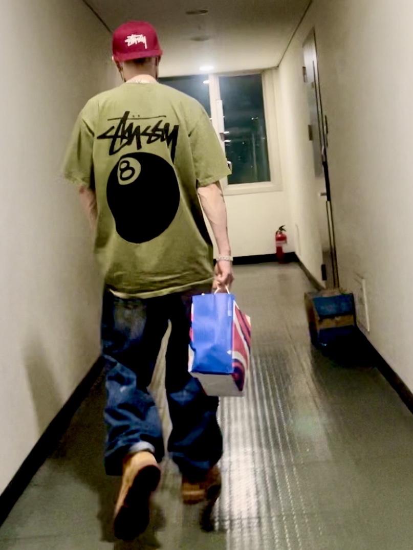 Stussy Big Stock Point Crown Cap Berry Wine, Stussy 8 Ball Pigment Dyed T-Shirt Olive 착용 스타일
