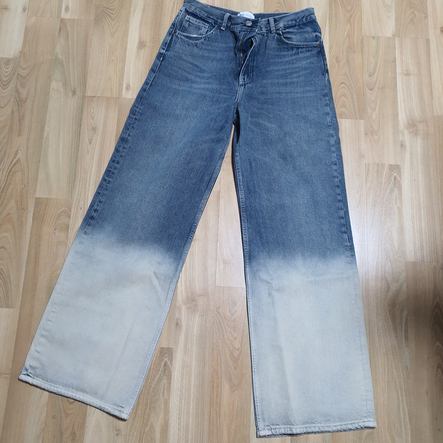 Zara Mid-Rise Wide Leg TRF Jeans Blue Green, New Balance Made in USA 996 Pink Haze Silver 착용 스타일 - 1