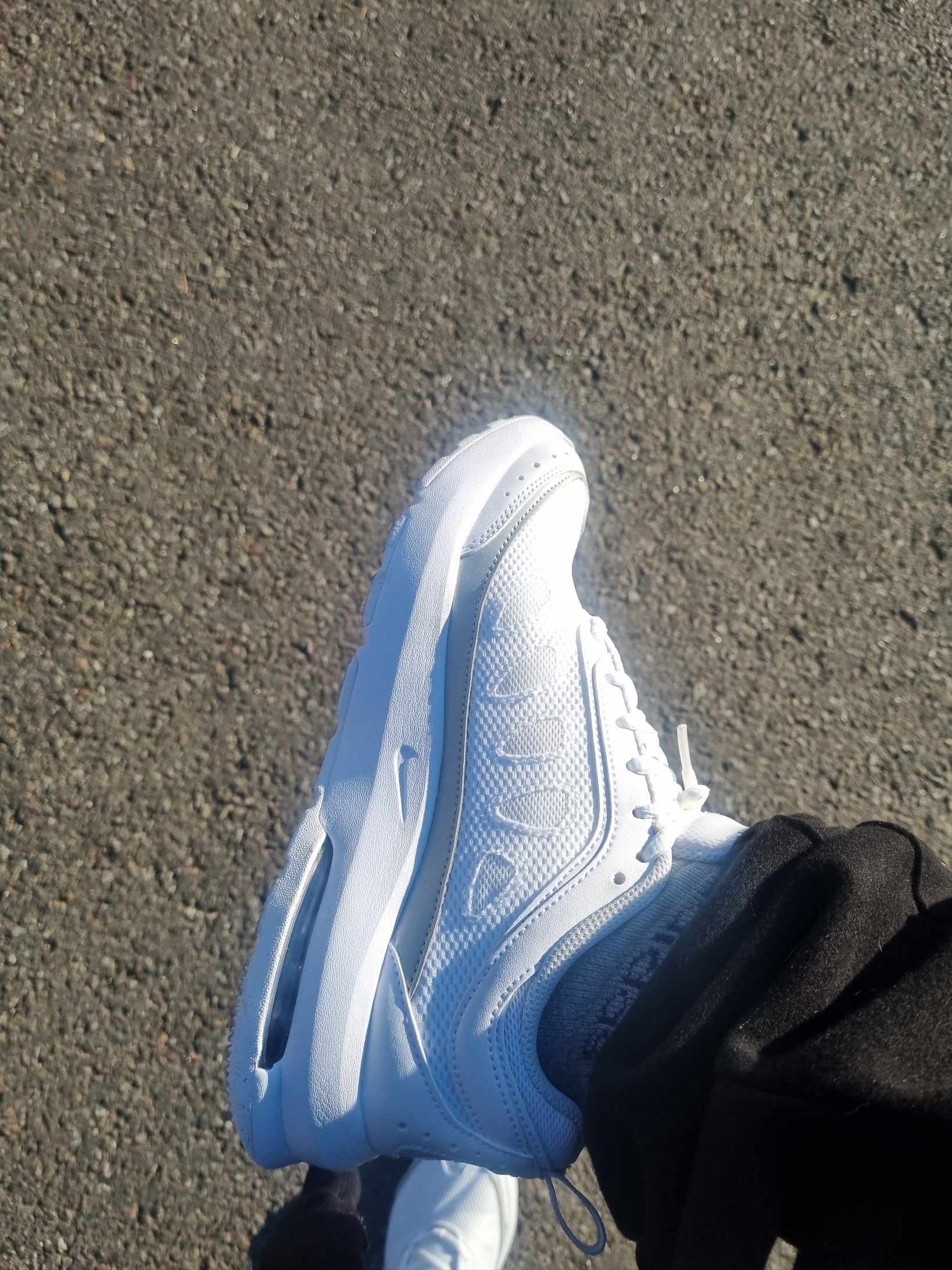 (W) Nike Air Max AP White Pure Platinum 착용 스타일 - 3