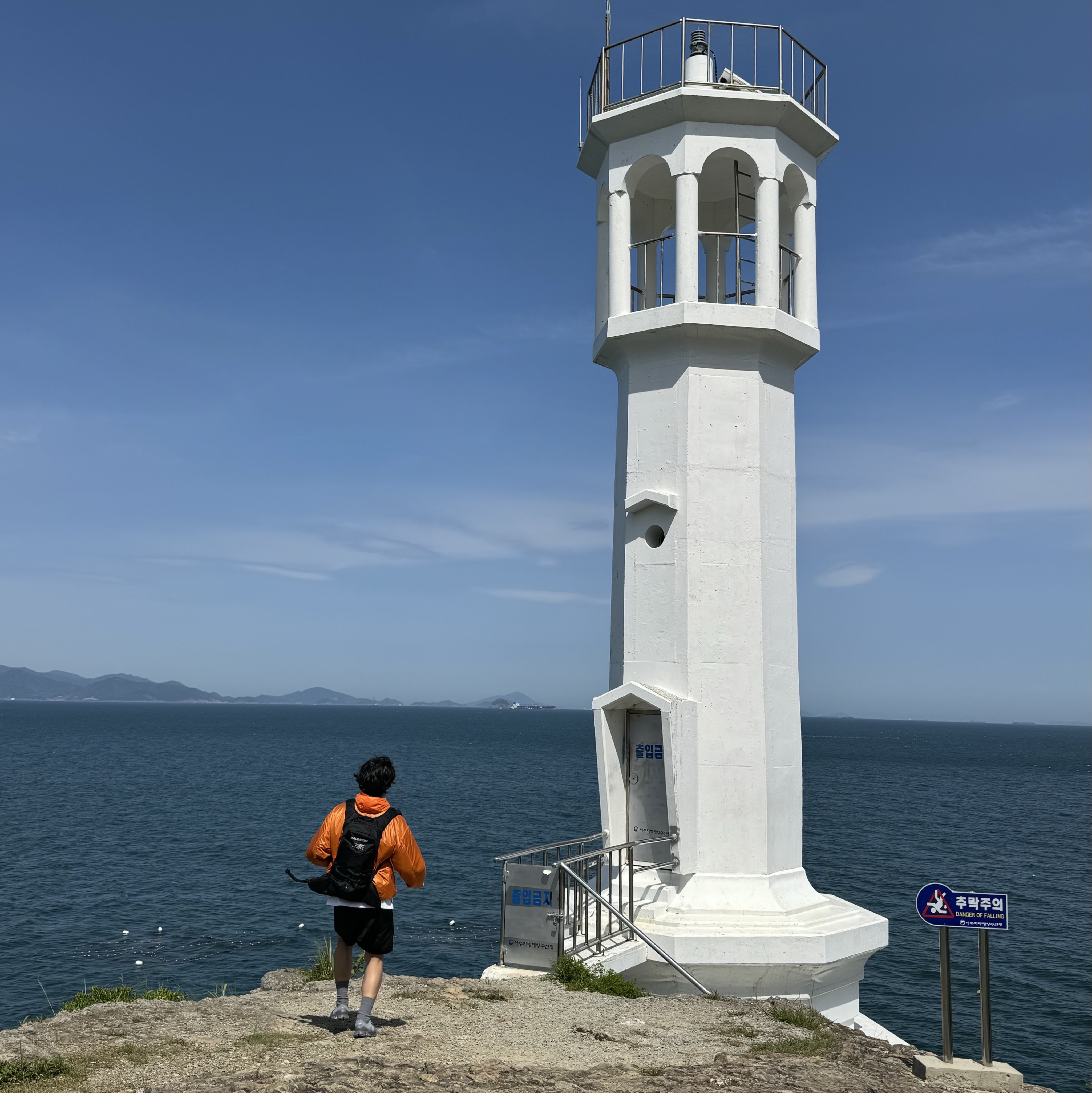 On Running Cloud X 3 Mist Rock, Salomon x MM6 Maison Margiela XT-15 Black 착용 스타일 - 2