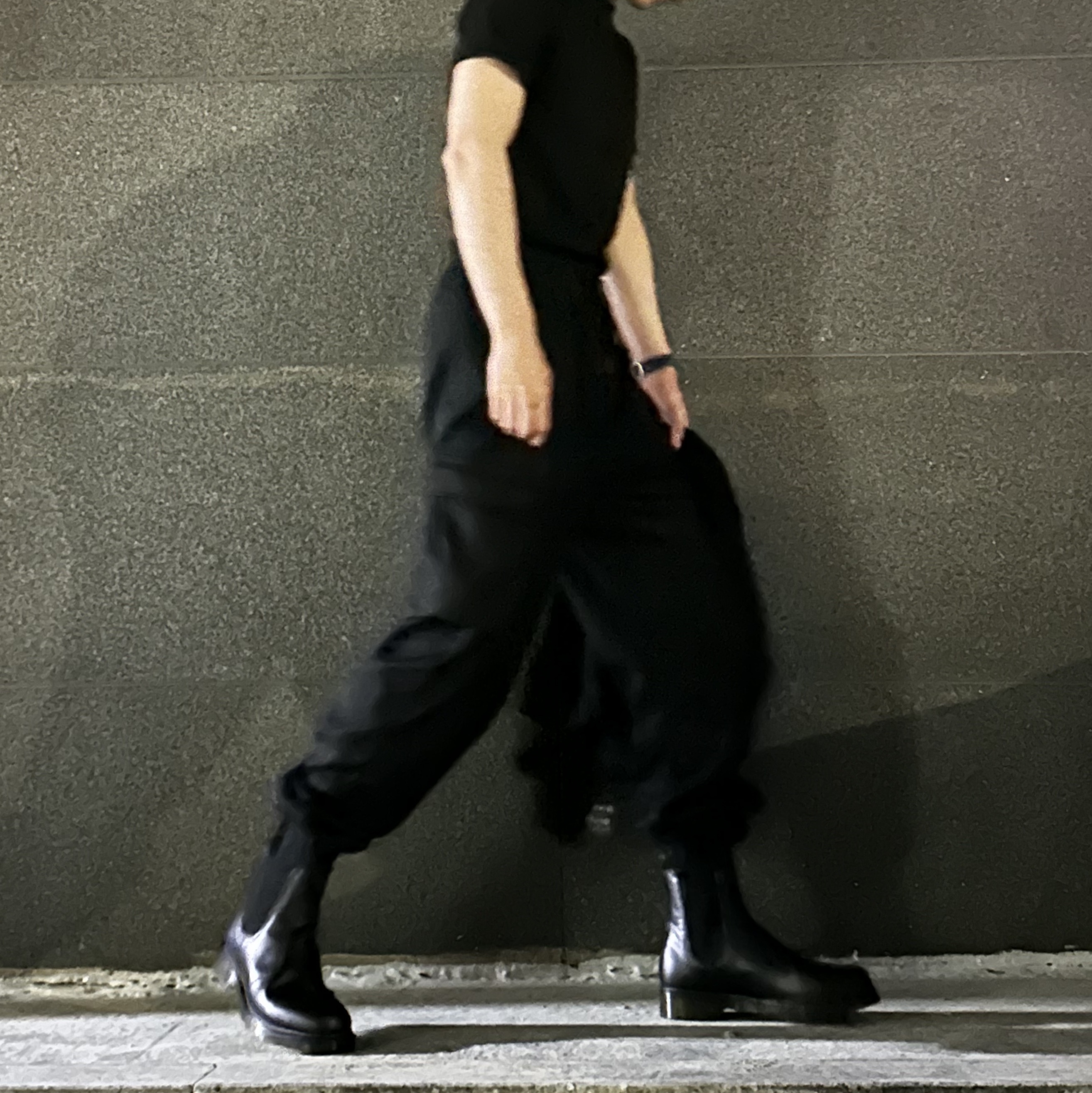 Dr. Martens 2976 Chelsea Black Smooth 착용 스타일