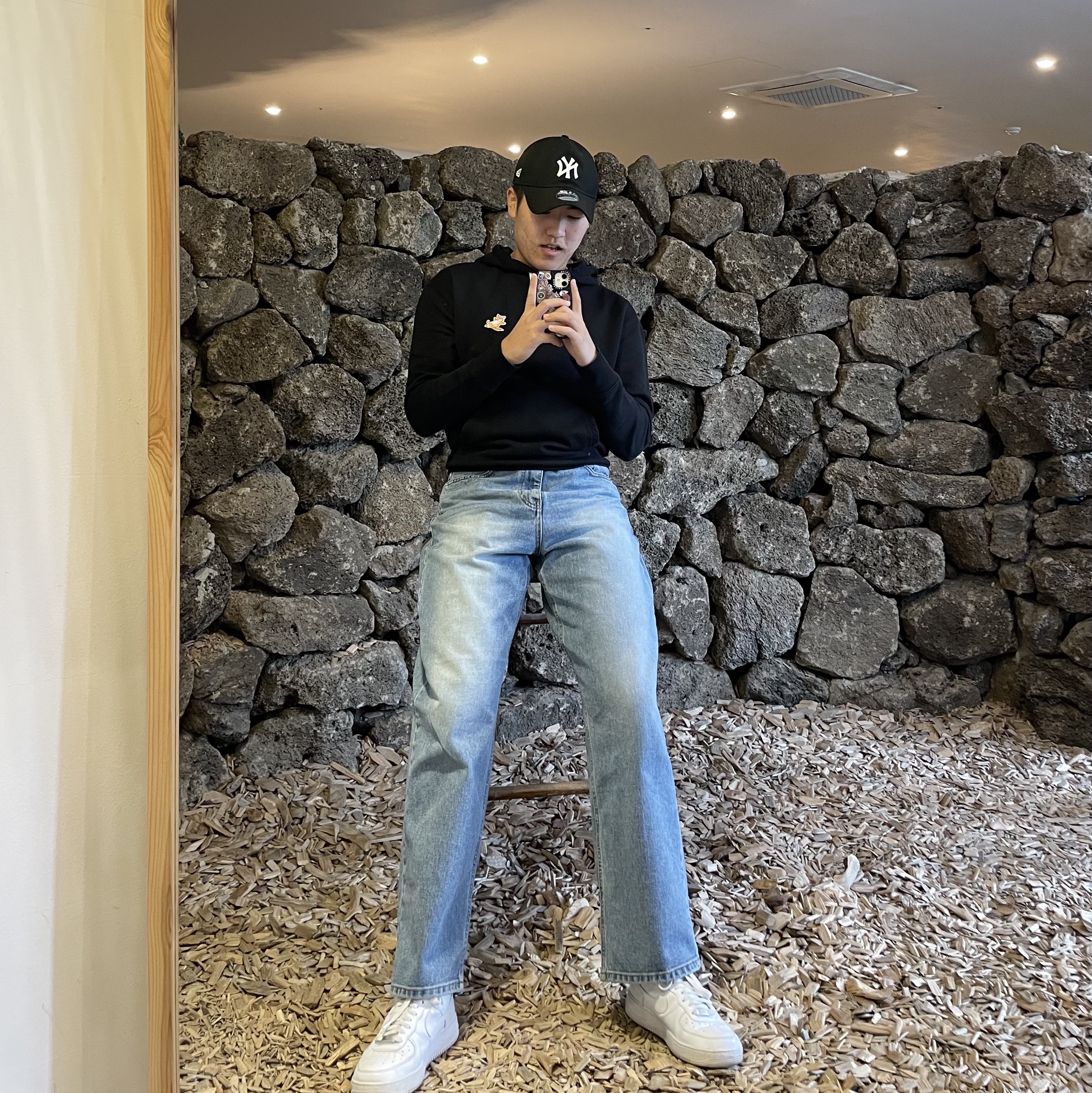Maison Kitsune Chillax Fox Patch Hooded Sweatshirt Black, Nike Air Force 1 '07 Low White 착용 스타일 - 1