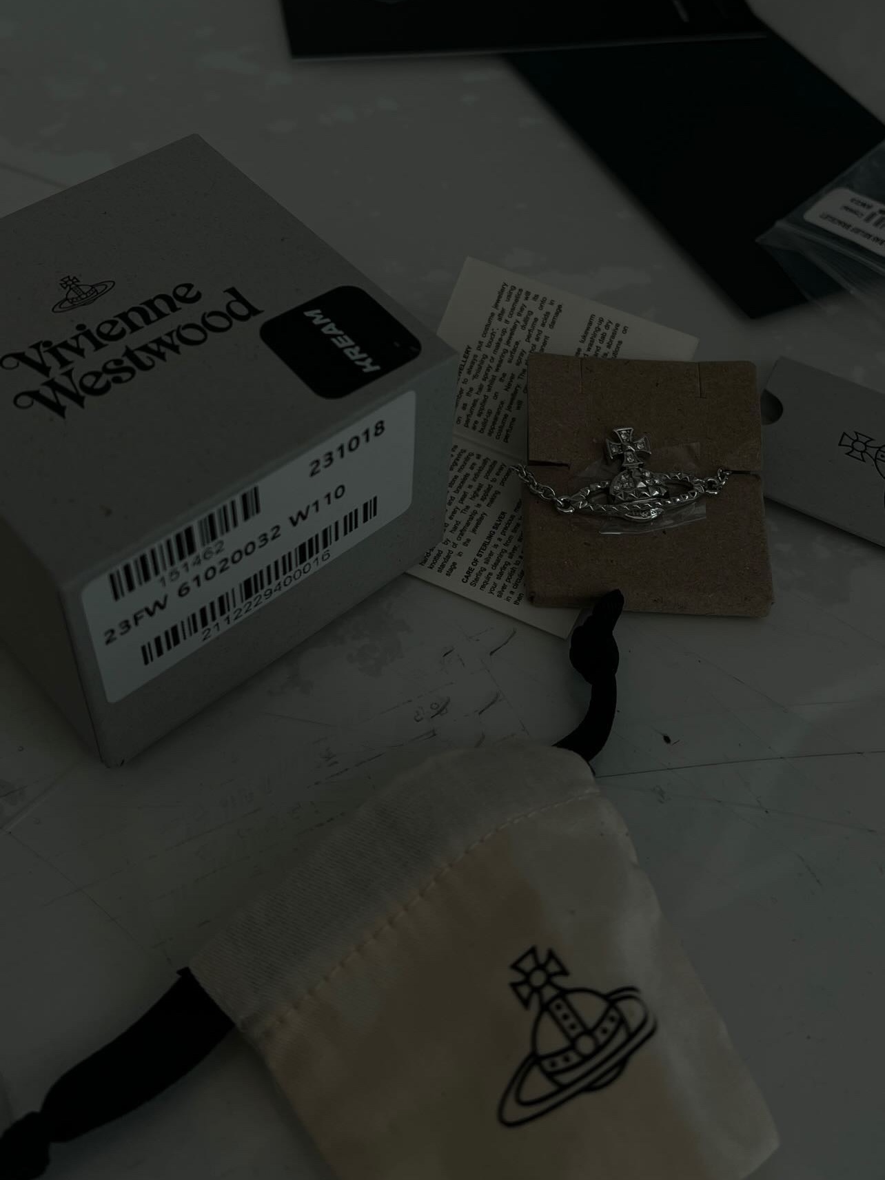 Vivienne Westwood Mayfair Bas Relief Bracelet Silver 착용 스타일