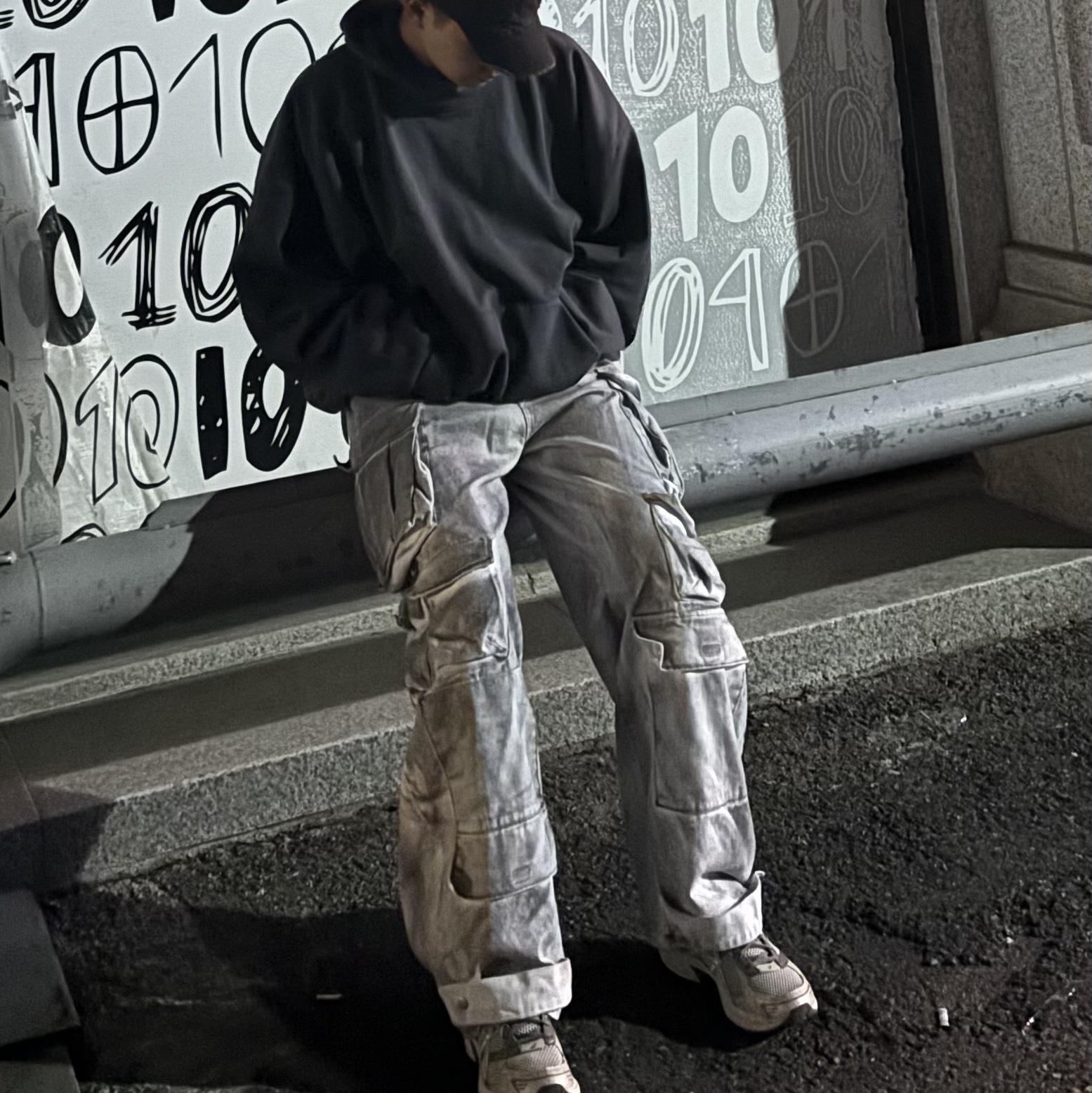 Yeezy Gap Engineered By Balenciaga Dove Hoodie Black, Asics Gel-1130 Birch Dark Taupe - Korea Exclusive 착용 스타일 - 2