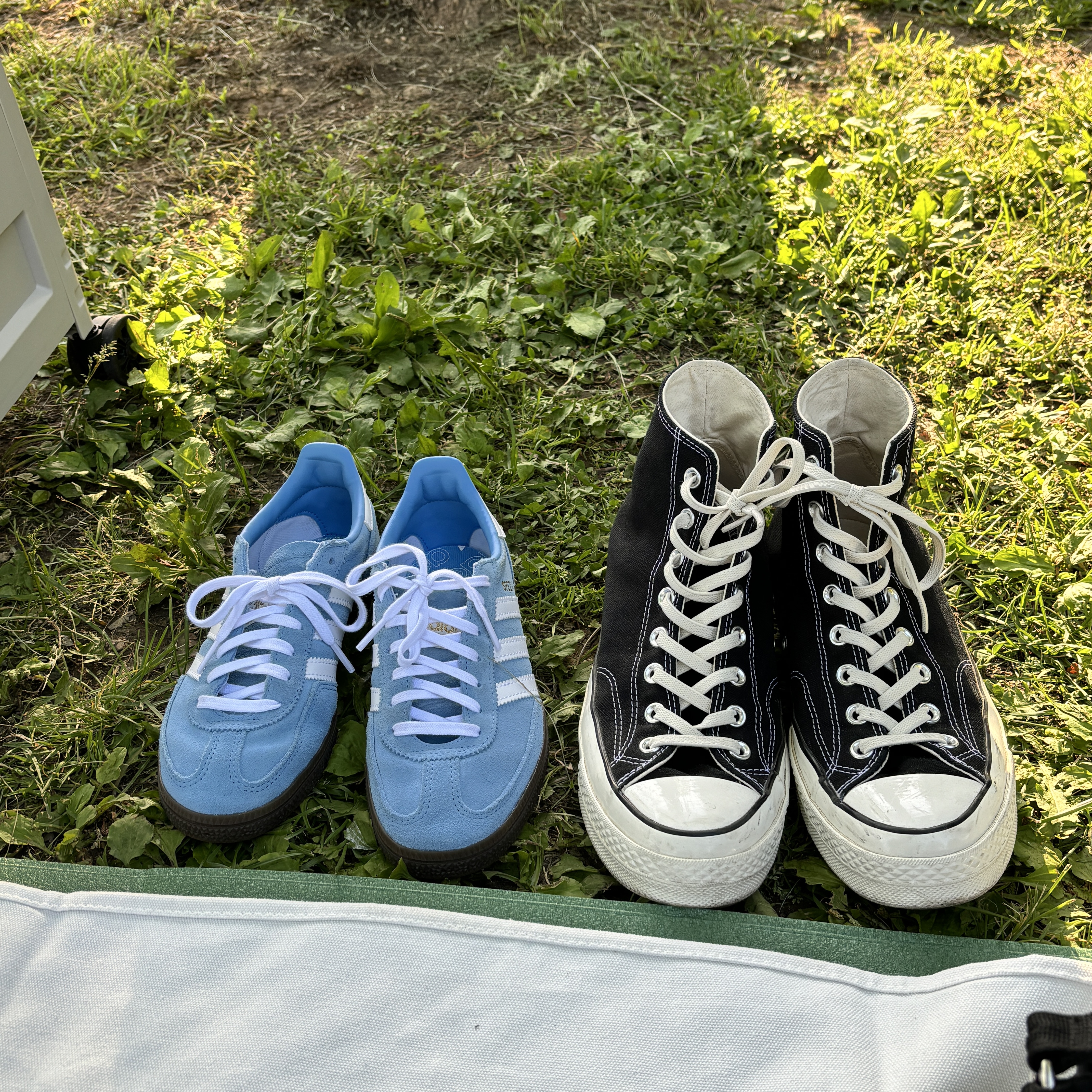 Adidas Spezial Handball Light Blue, Converse Chuck 70 Hi Black 착용 스타일