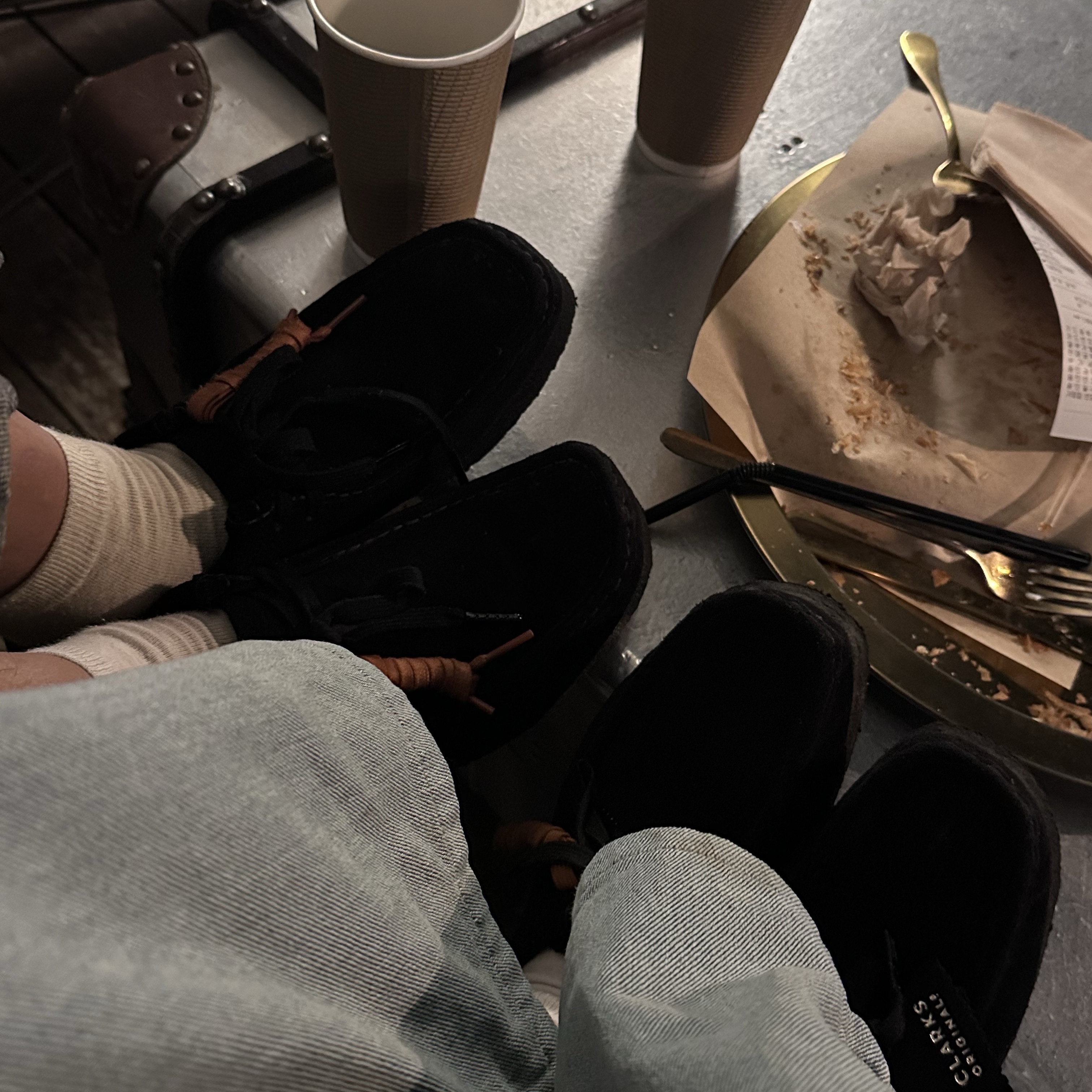 (W) Clarks Wallabee Black Suede 착용 스타일