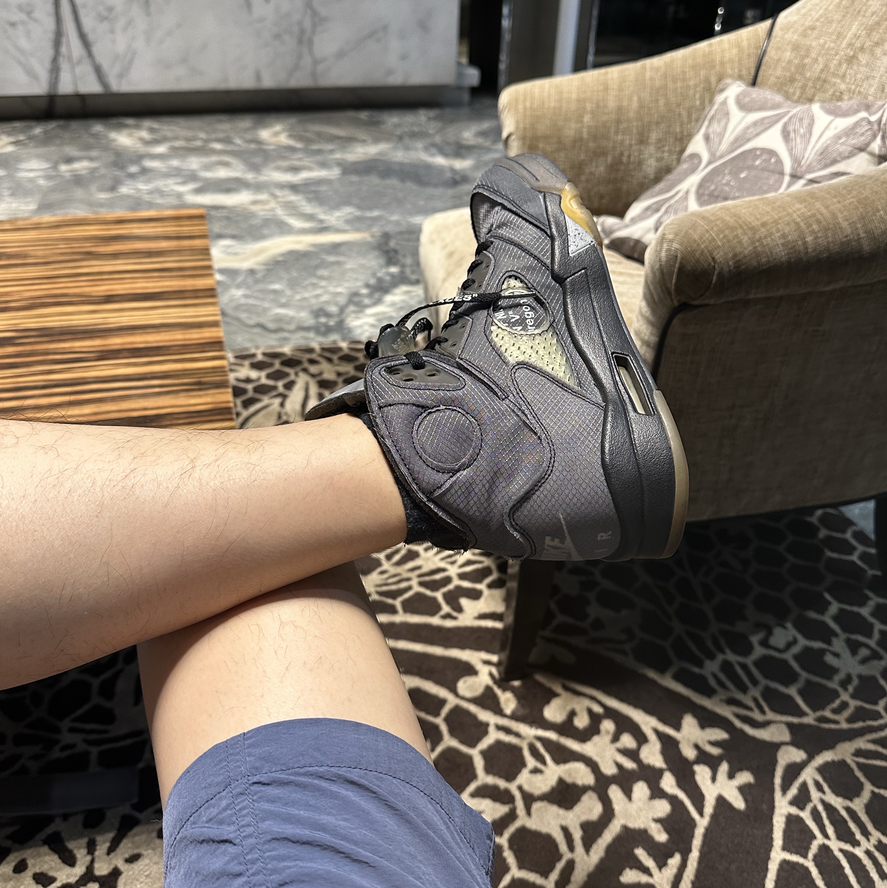 Jordan 5 x Off-White Retro SP Black Muslin 착용 스타일