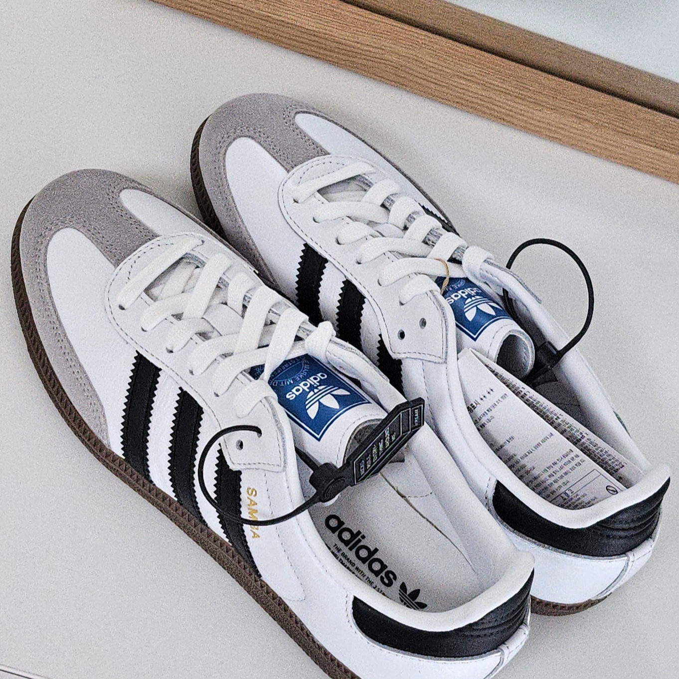 Adidas Samba OG Cloud White 착용 스타일