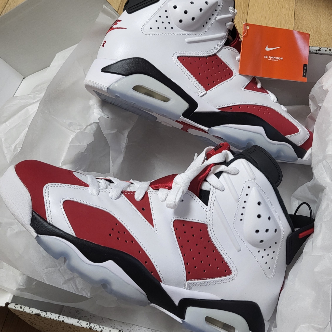Jordan 6 Retro Carmine 2021 착용 스타일 - 1