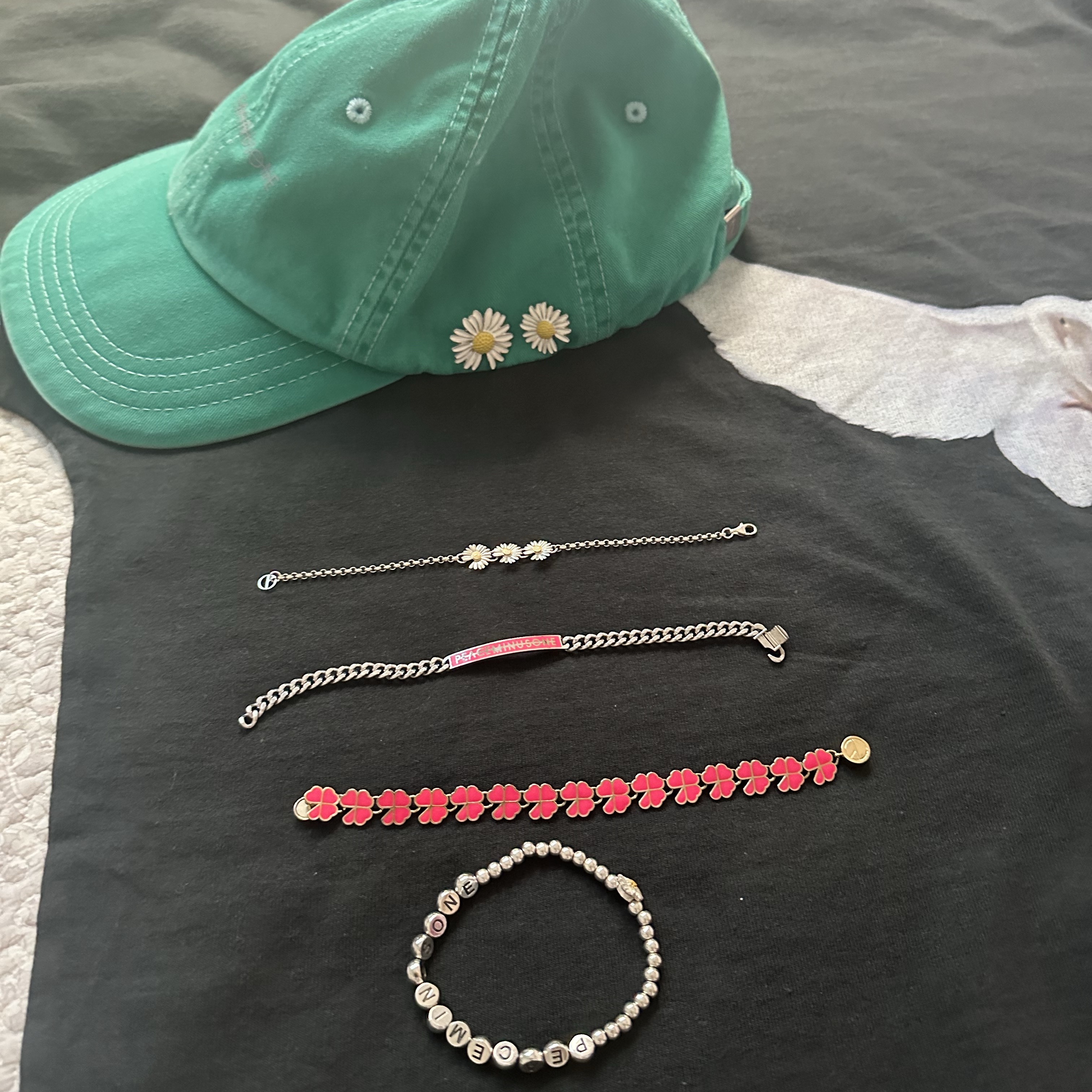Peaceminusone Vintage Cotton Cap #1 Green, Peaceminusone Clover Bracelet #1 Pink 착용 스타일 - 1