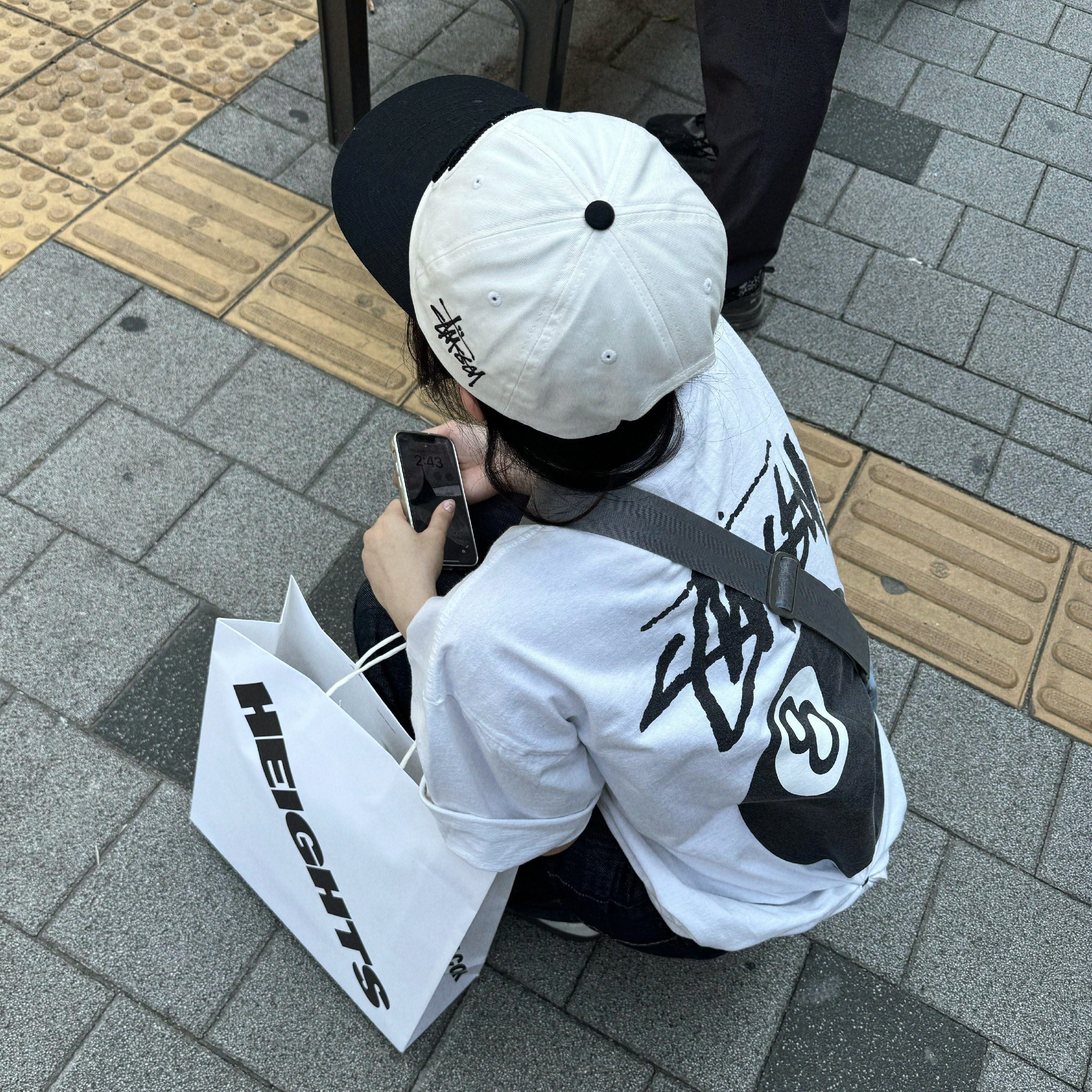 Stussy 8 Ball Pigment Dyed T-Shirt Natural, Stussy Chenille S Low Pro Cap Natural 착용 스타일