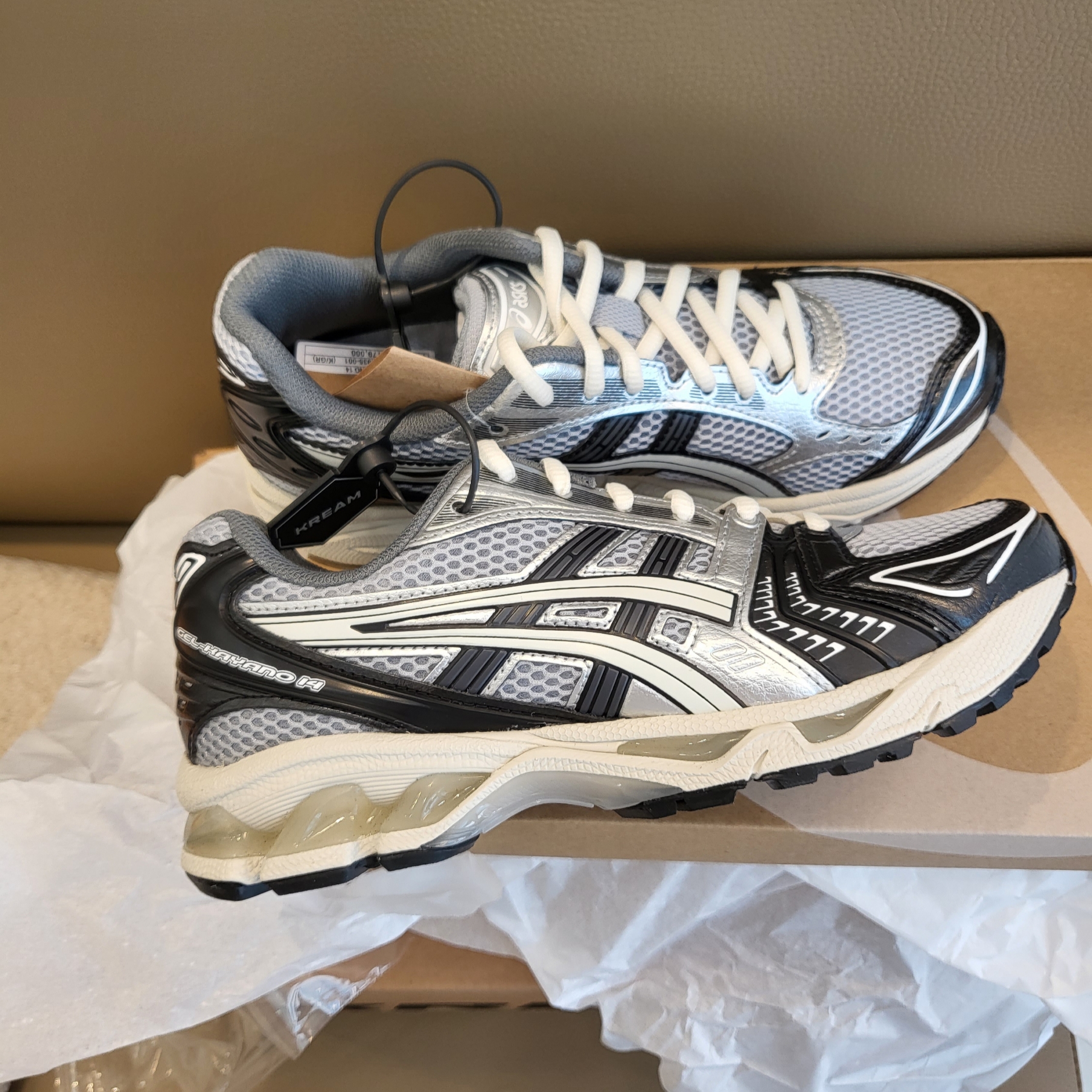 Asics Gel-Kayano 14 Black Glacier Grey 착용 스타일 - 2