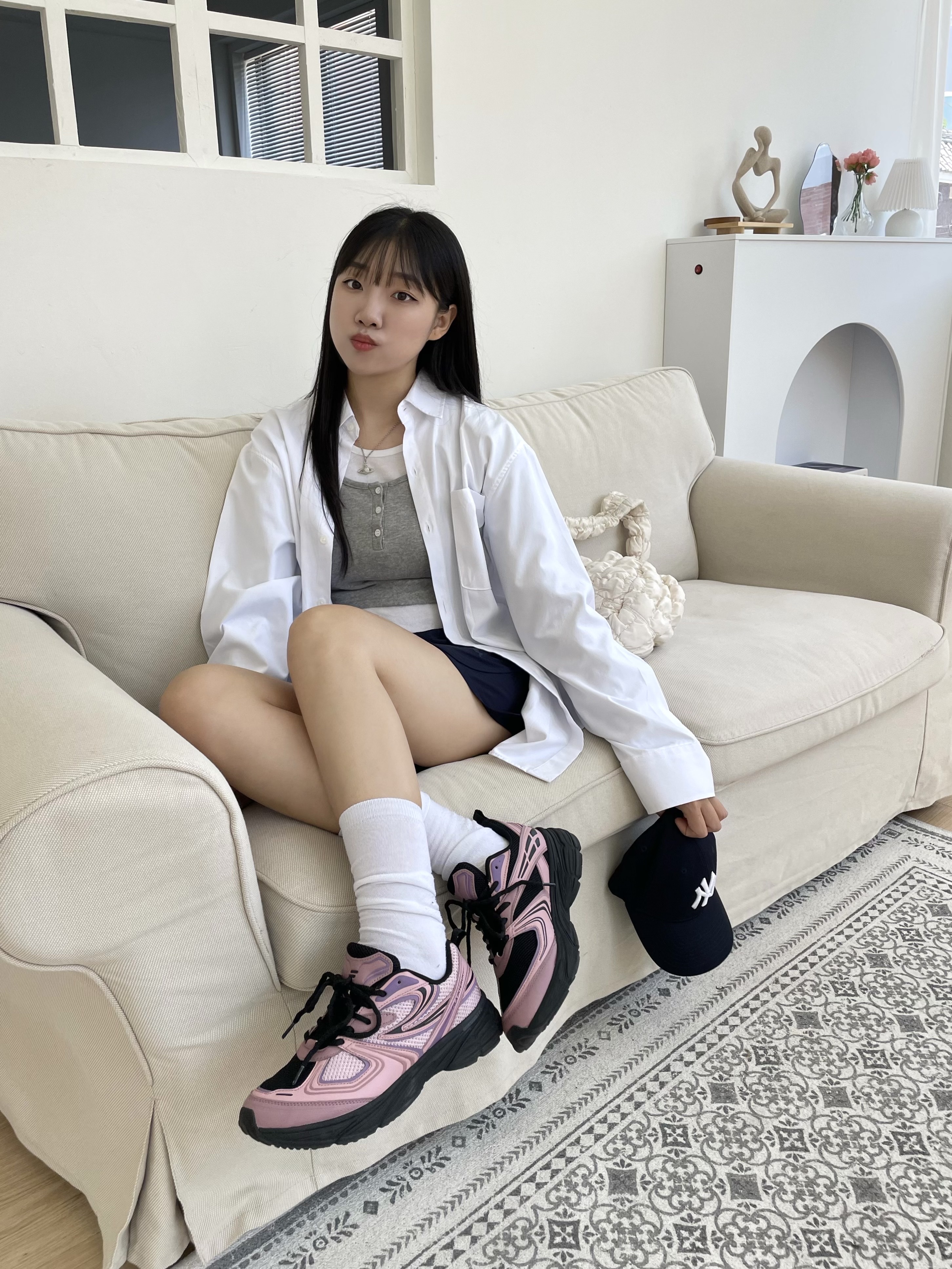 Fila Interun Pink Black, COS Quilted Oversized Shoulder Bag Off White Light Beige 착용 스타일 - 3