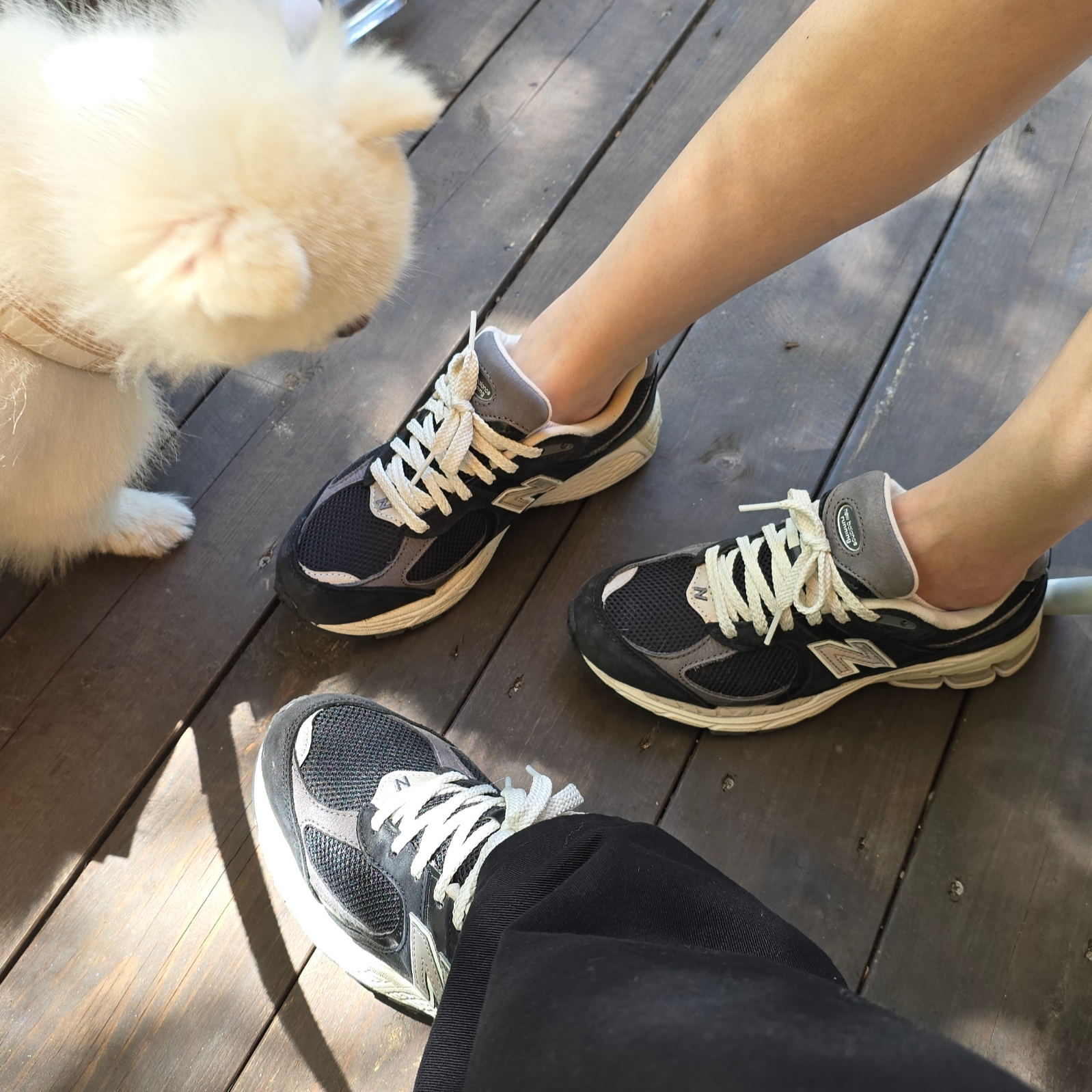 New Balance 2002R Premium Vintage Black 착용 스타일 - 4
