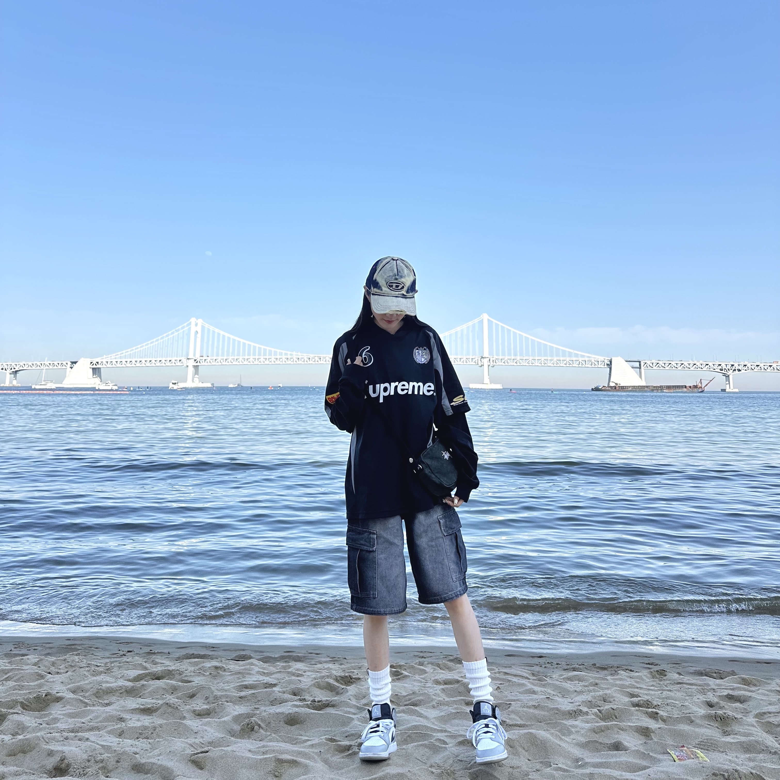 Stussy Canvas Side Pouch Washed Black, Supreme Hooded Soccer Jersey Black - 23FW 착용 스타일