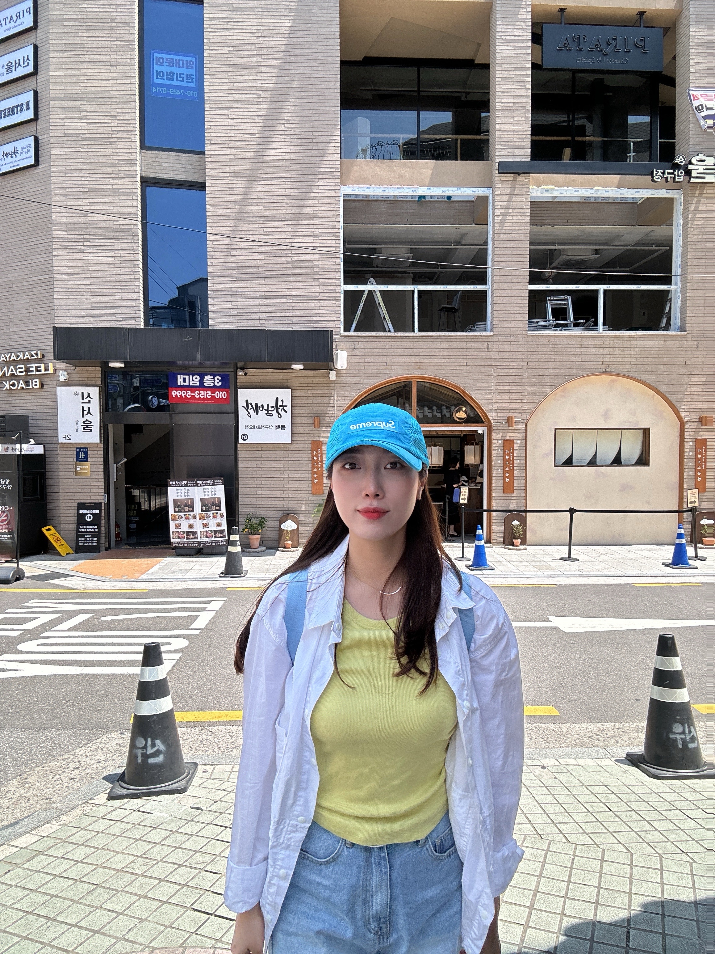 Supreme Mesh Side Panel Camp Cap Cyan - 24SS, Human Made Heart T-Shirt White - Fukuoka Store Exclusive 착용 스타일 - 2