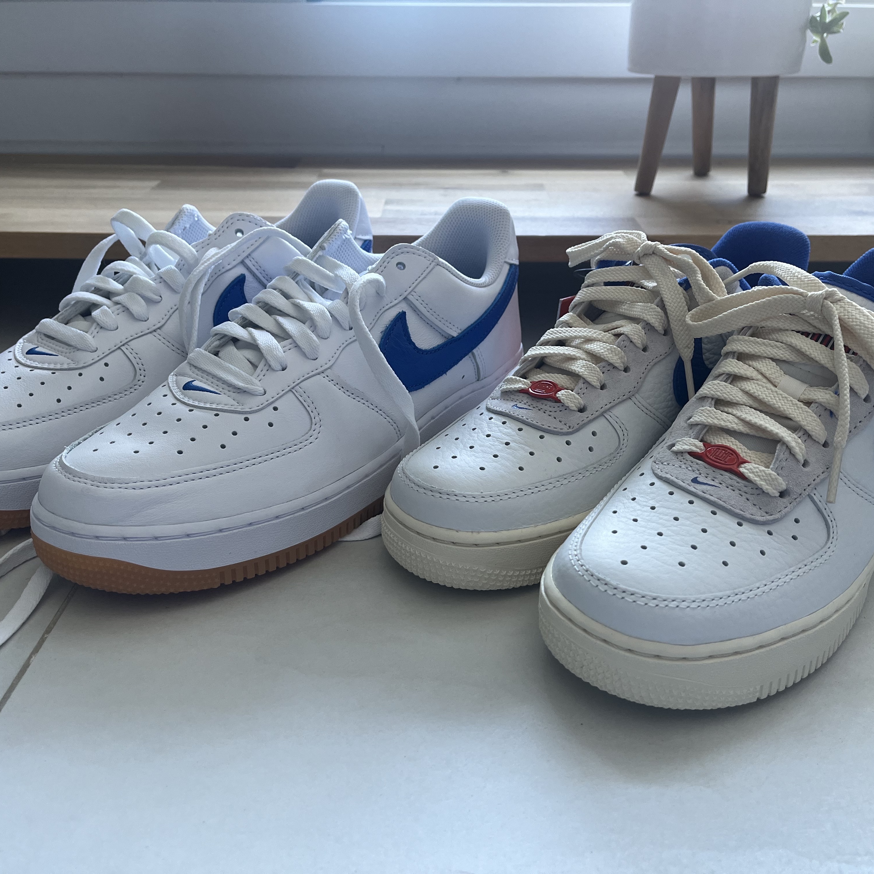 Nike Air Force 1 Low Retro Color of the Month Varsity Royal, (W) Nike Air Force 1 '07 LX University Blue and Summit White 착용 스타일