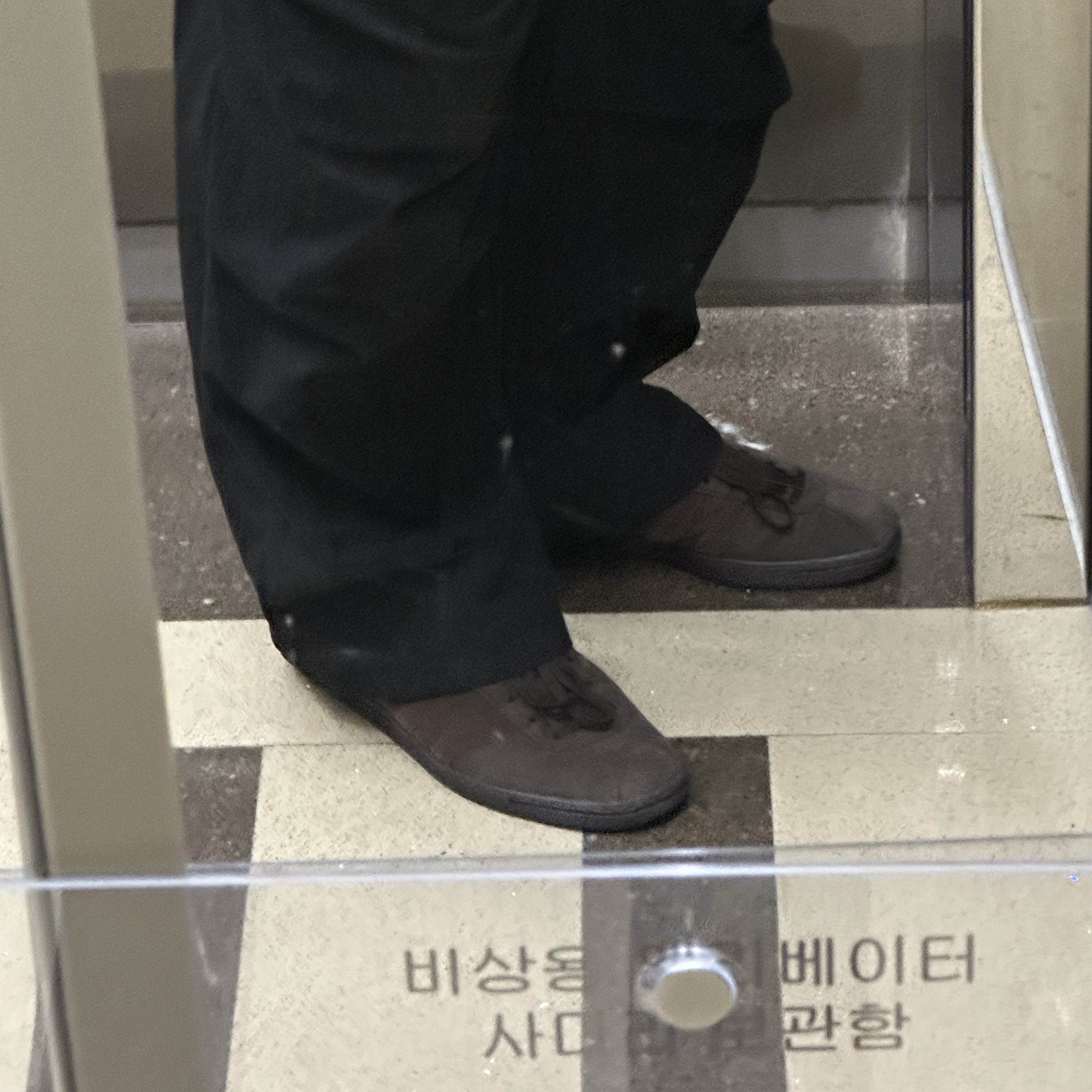 Adidas Tobacco Gruen Dark Brown 착용 스타일 - 3