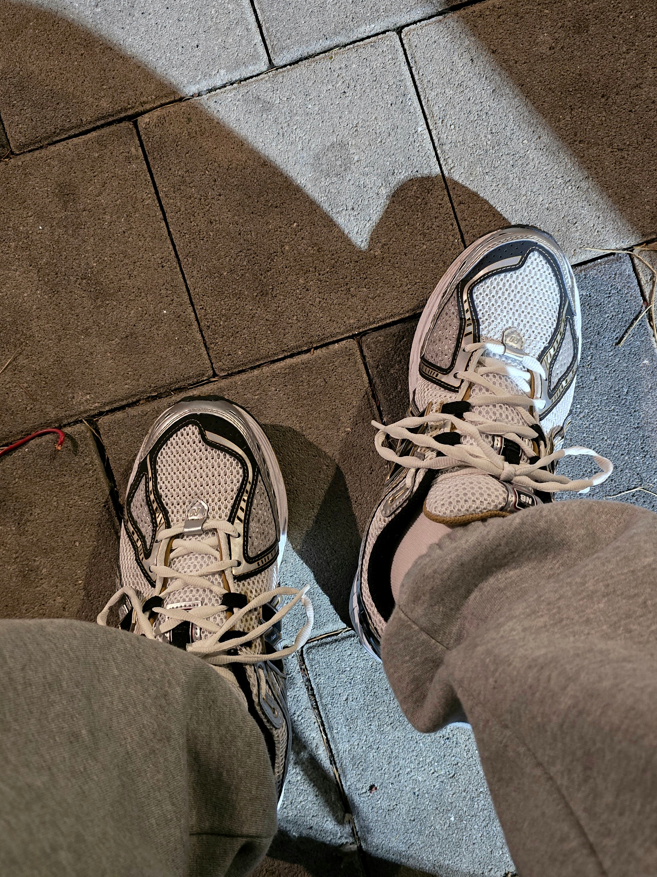 New Balance 1906R White Gold 착용 스타일 - 2