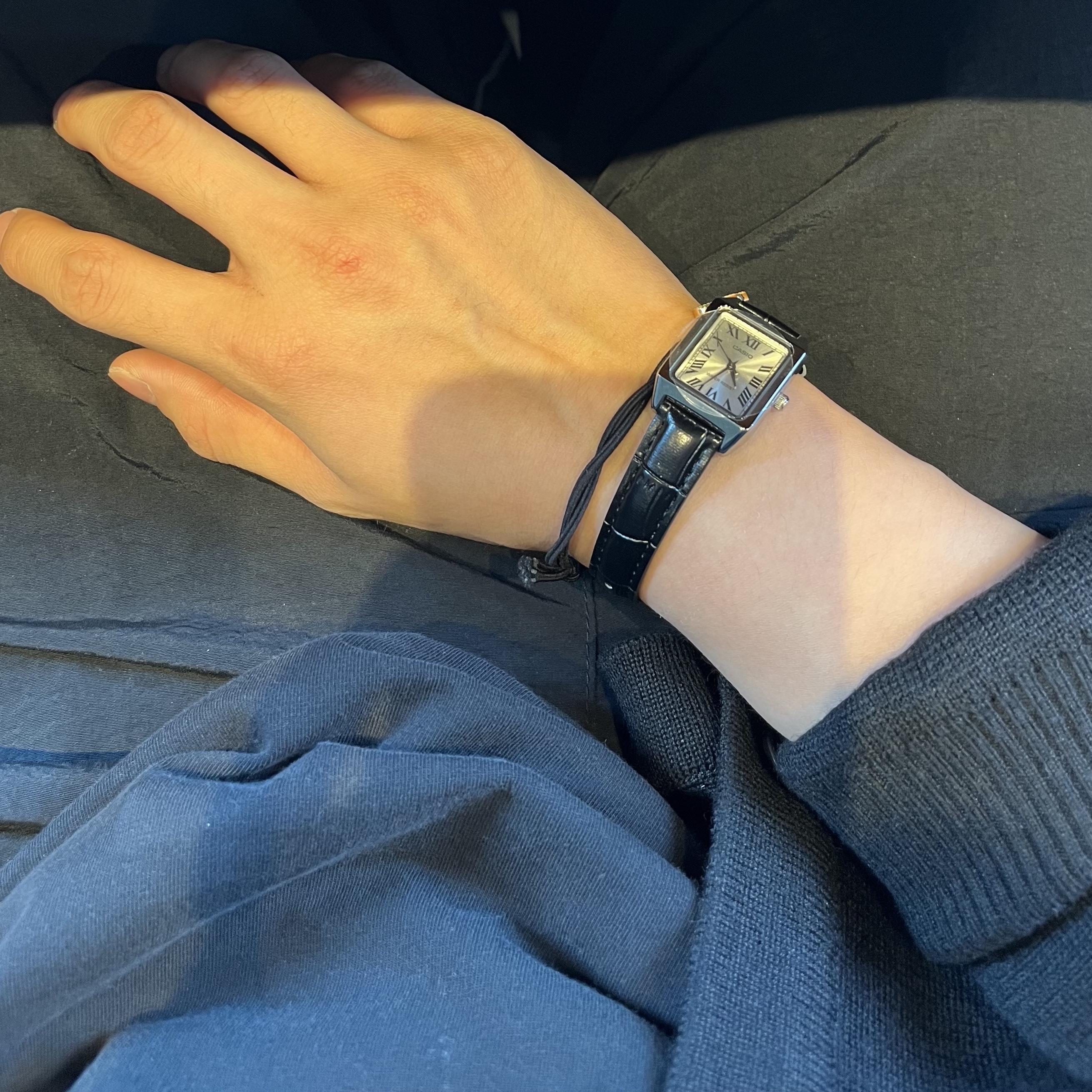 Casio LTP-V007L-7B1 착용 스타일