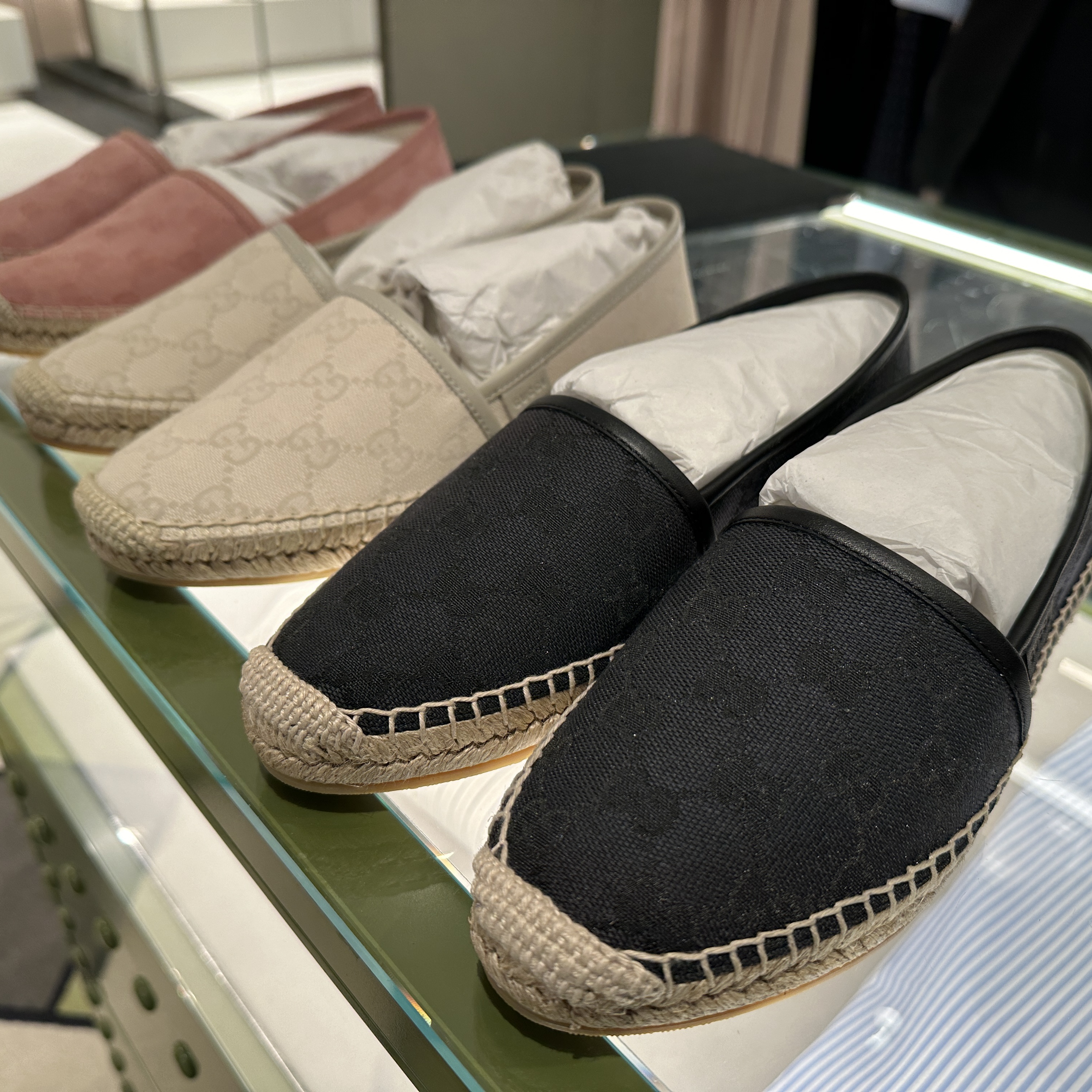 (W) Gucci GG Canvas Espadrilles Black 착용 스타일 - 1