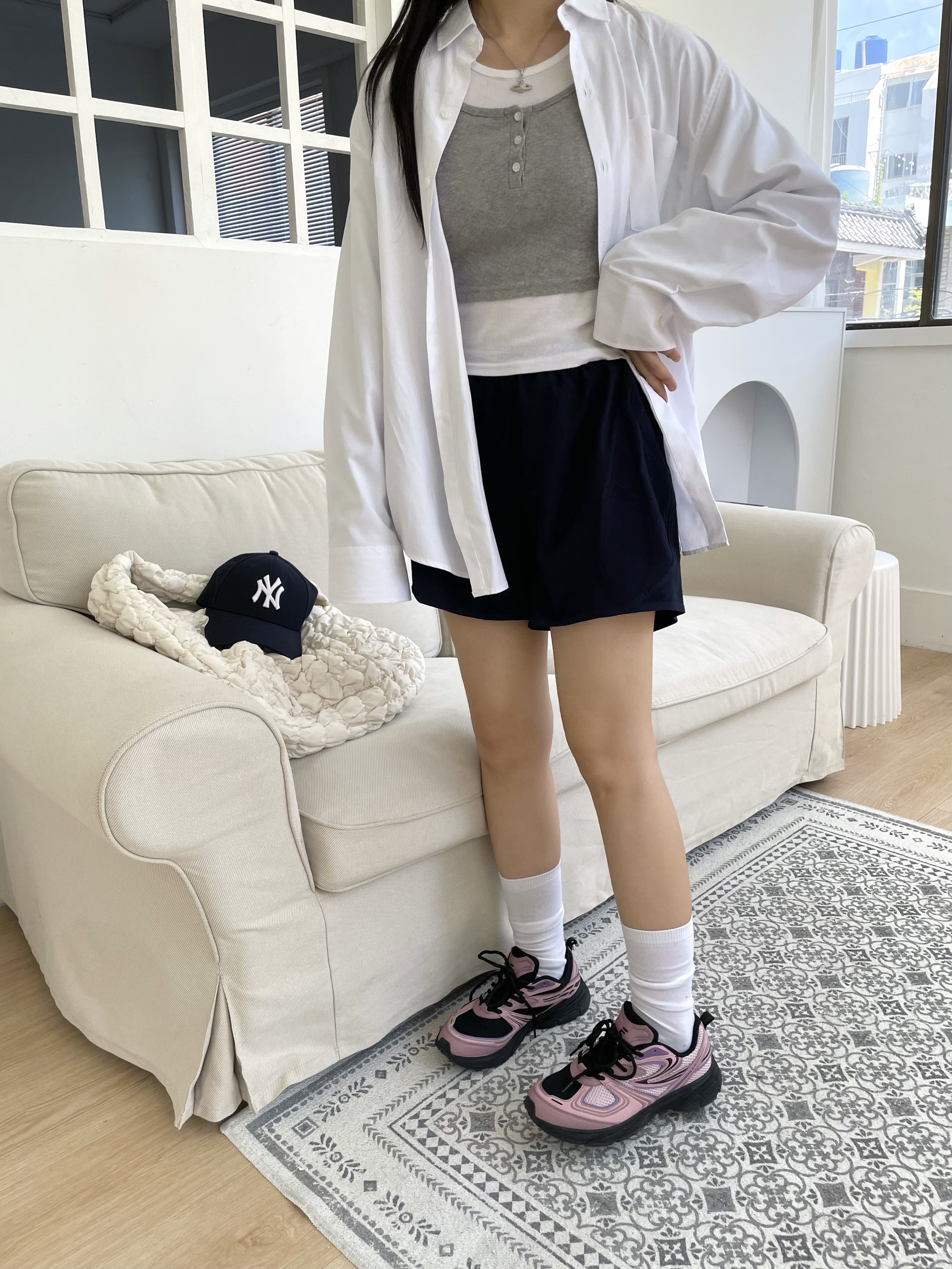 Fila Interun Pink Black, COS Quilted Oversized Shoulder Bag Off White Light Beige 착용 스타일 - 4