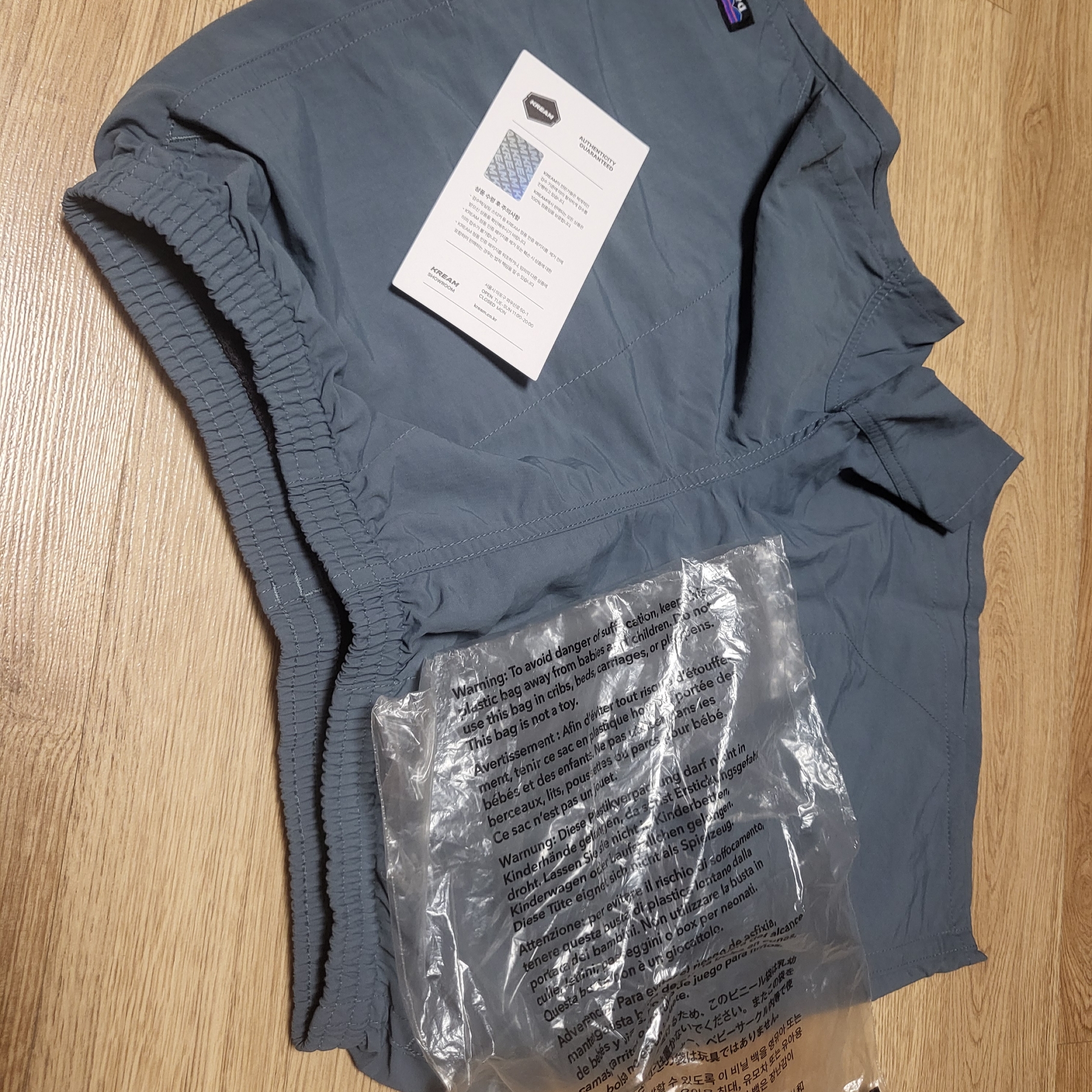 Patagonia Baggies Shorts 5 Inch Plume Grey 착용 스타일 - 2