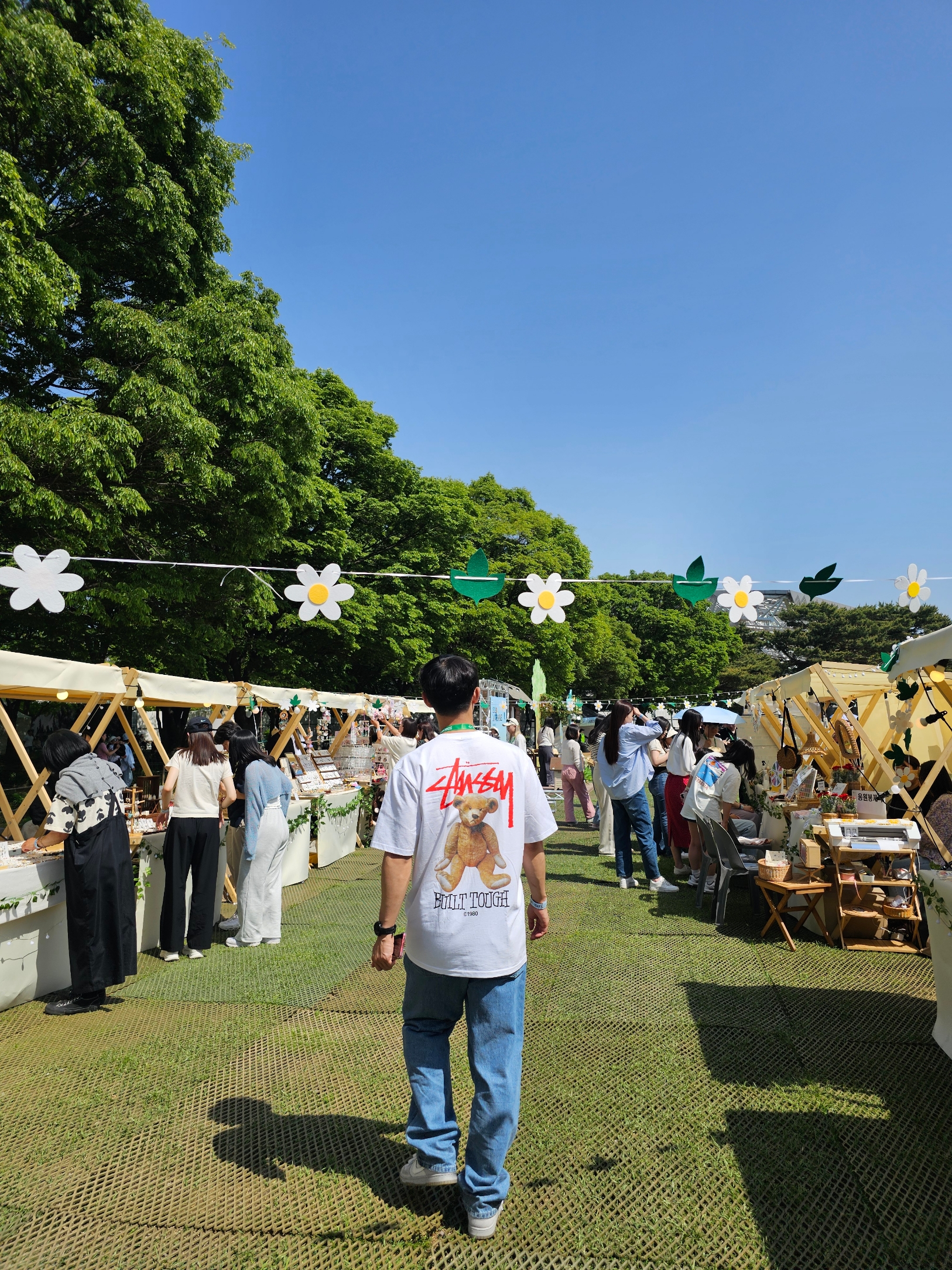 Stussy Built Tough T-Shirt White 착용 스타일 - 3