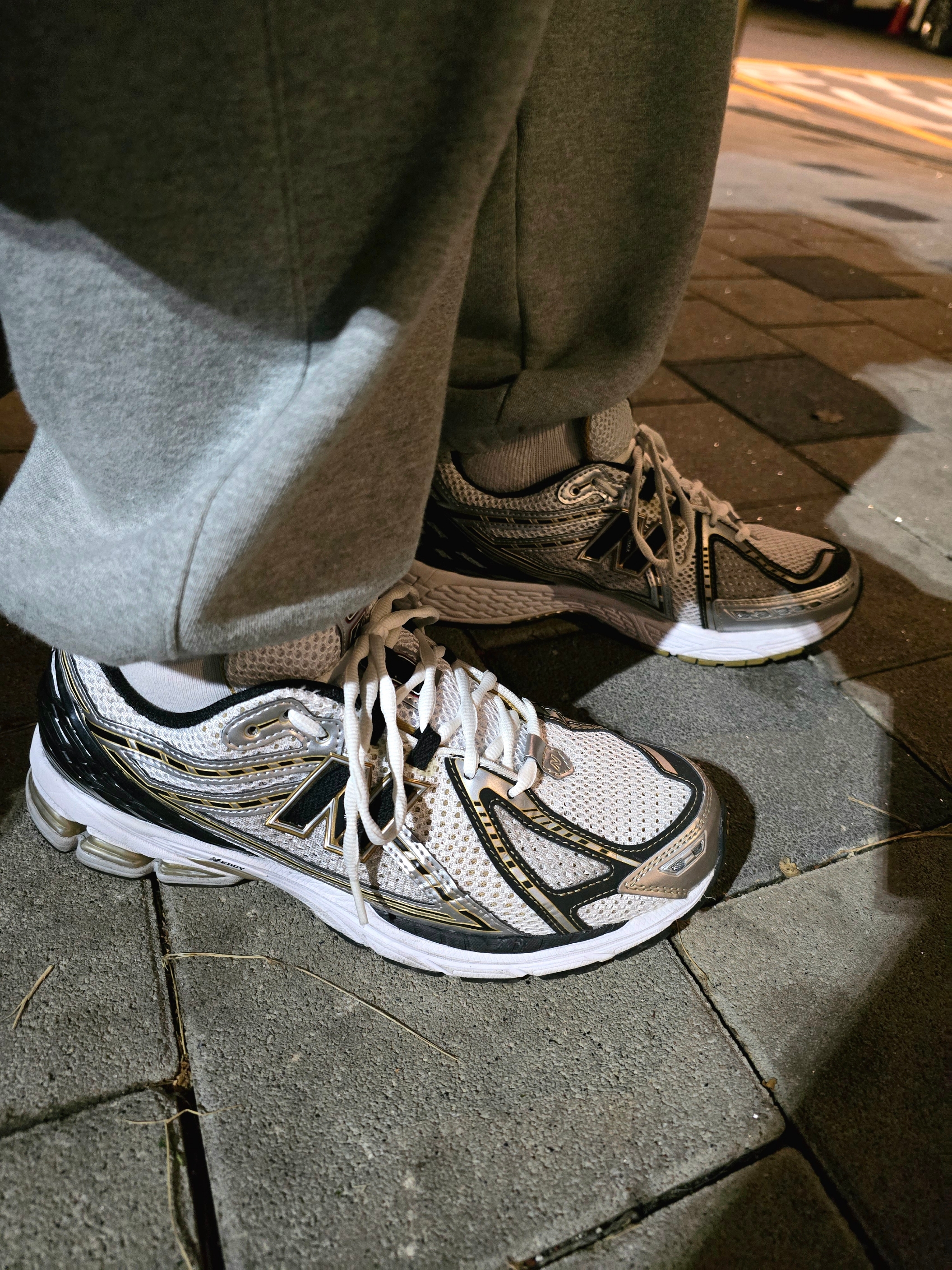 New Balance 1906R White Gold 착용 스타일 - 1