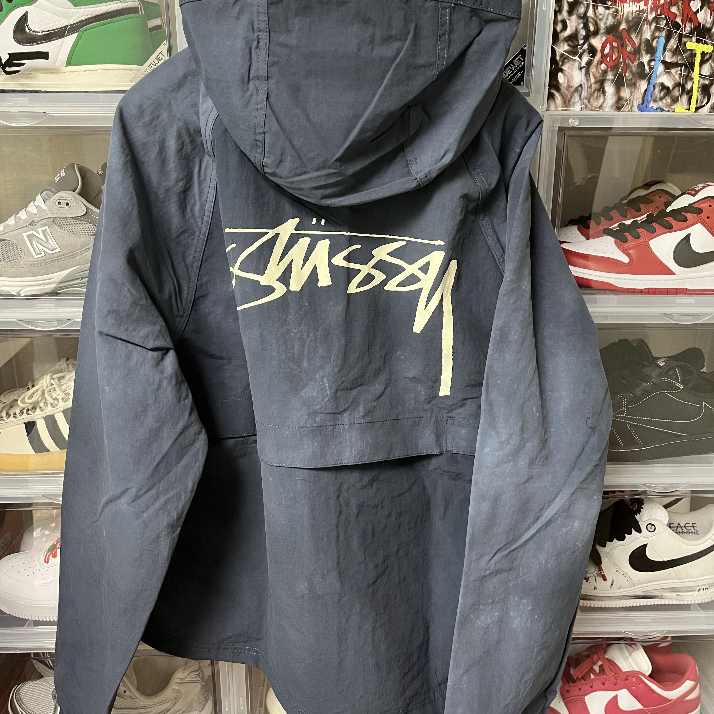 Stussy Wave Dye Beach Shell Jacket Navy 착용 스타일