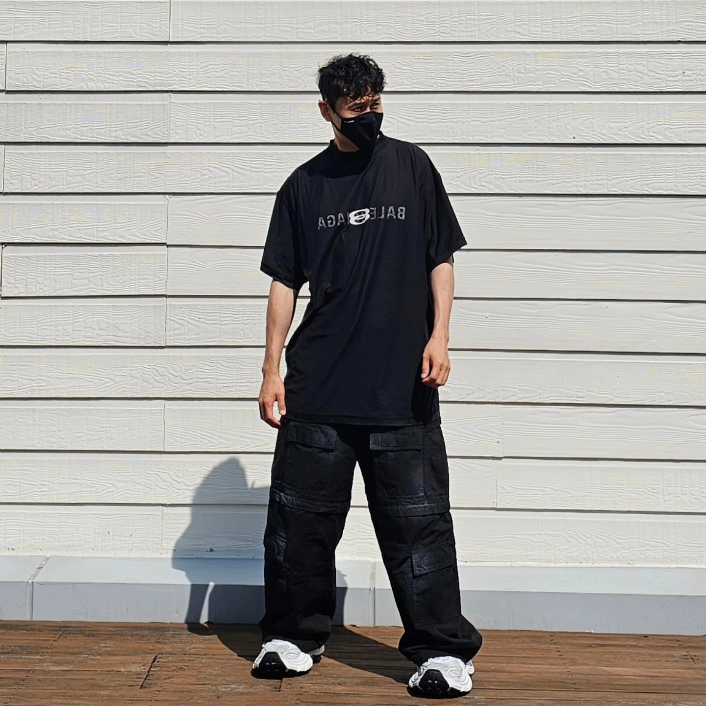 Balenciaga Large Cargo Pants Black, Balenciaga 10XL Sneakers White Grey Silver Black 착용 스타일 - 1
