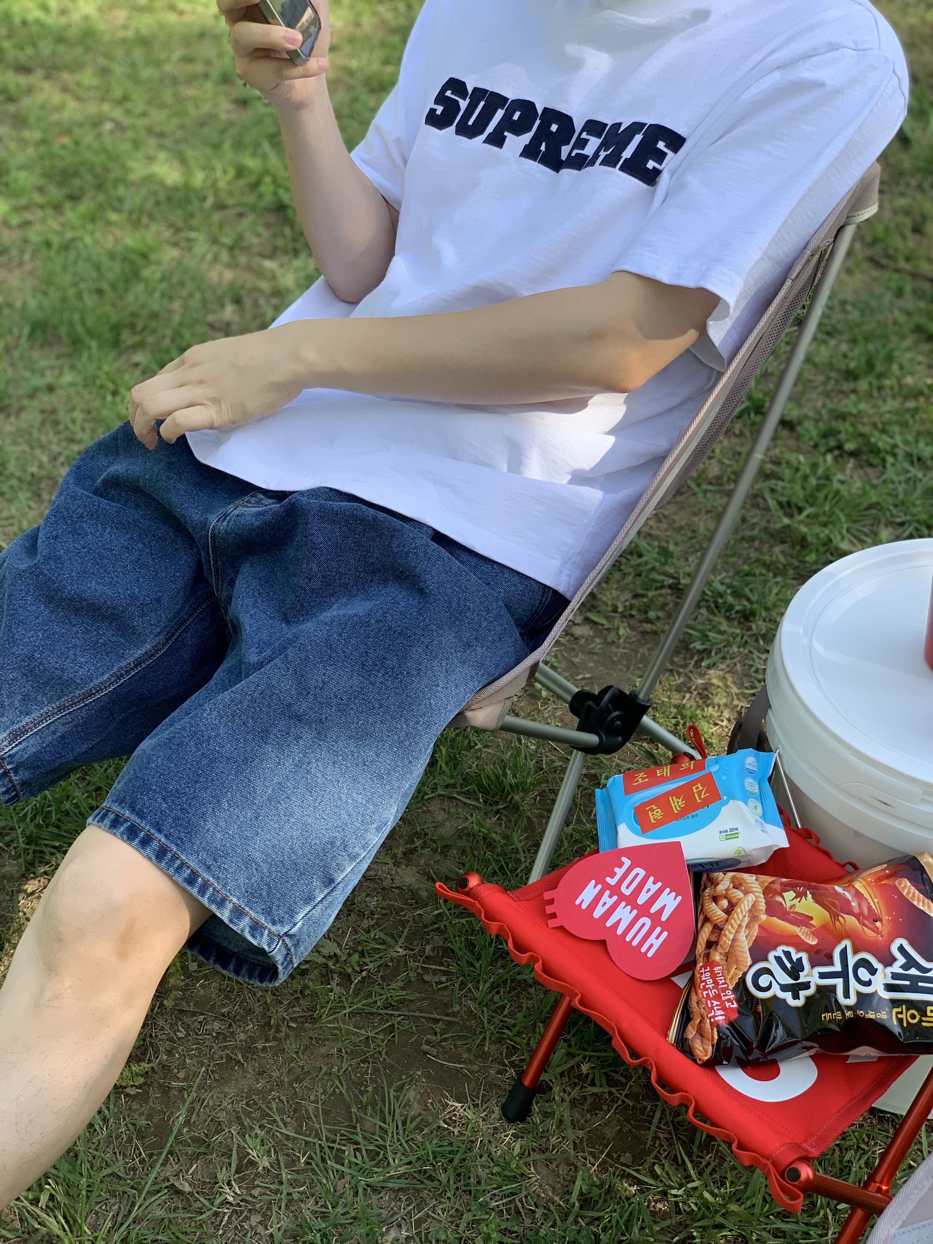 Supreme x Helinox Tactical Field Stool Red (Set Of 2) - 23FW, IAB Studio Socks White (5 Pack) 착용 스타일 - 3
