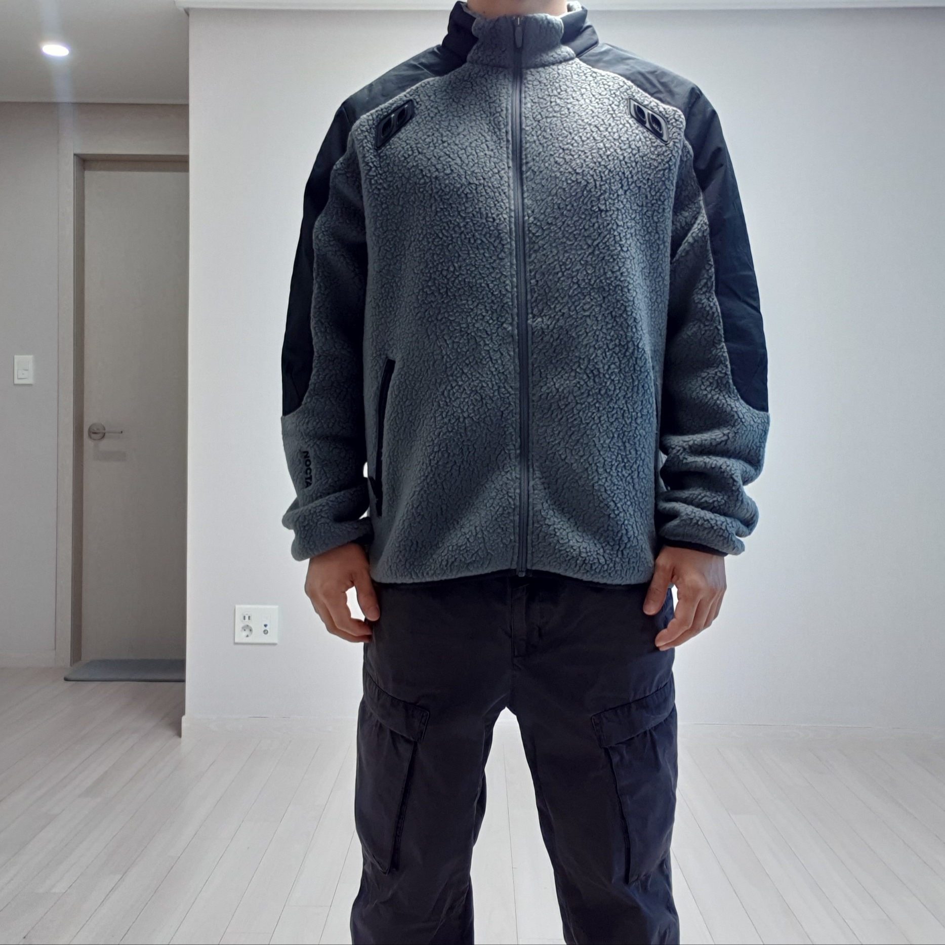 Nike x Drake Nocta 8K Peaks Track Jacket Iron Grey (DV3635-068), Adidas Yeezy Foam RNNR MX Granite 착용 스타일 - 3