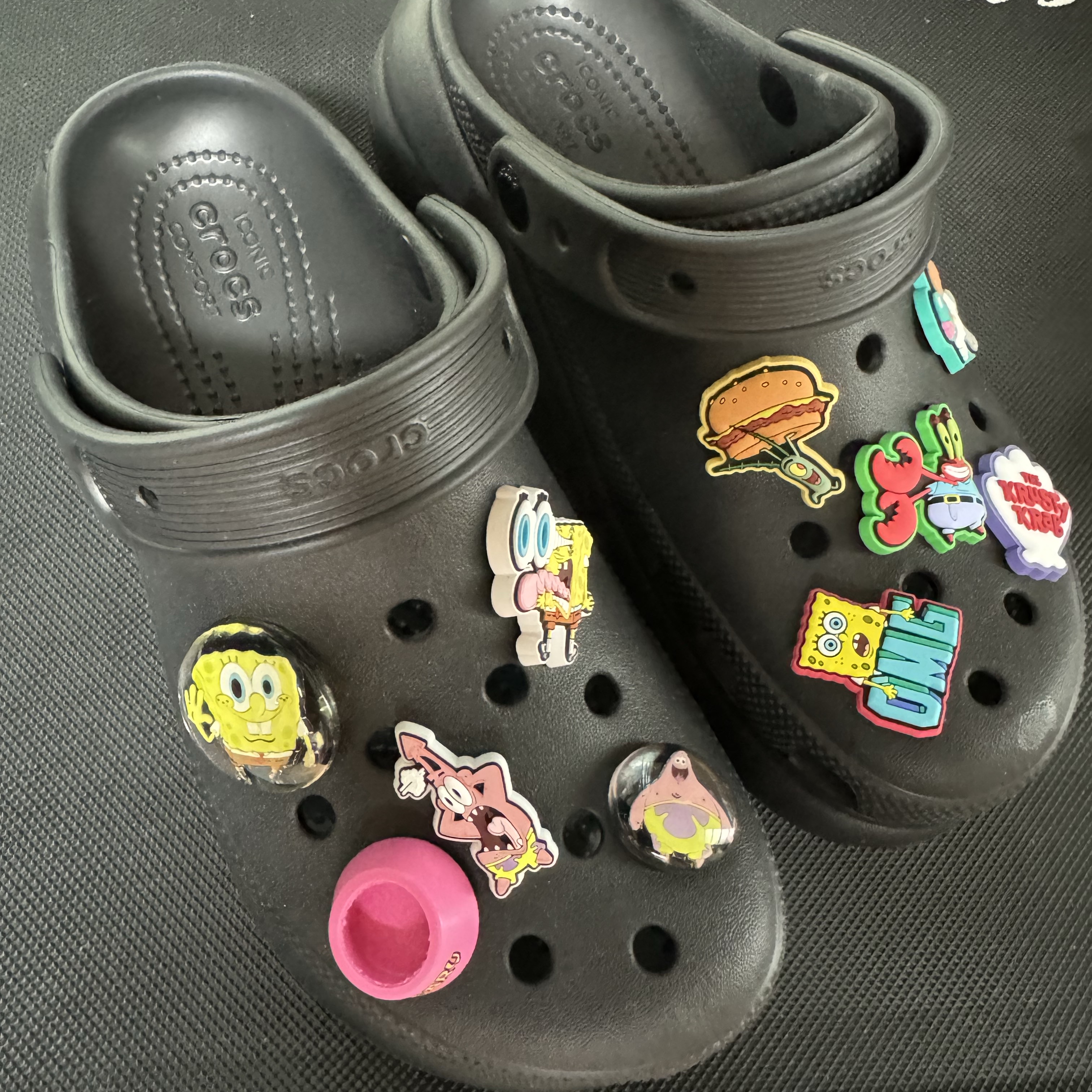 Crocs Classic Crush Clog Black 착용 스타일