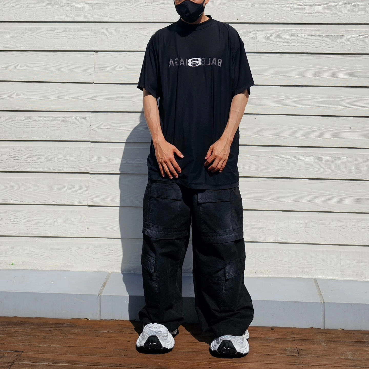 Balenciaga Large Cargo Pants Black, Balenciaga 10XL Sneakers White Grey Silver Black 착용 스타일 - 2