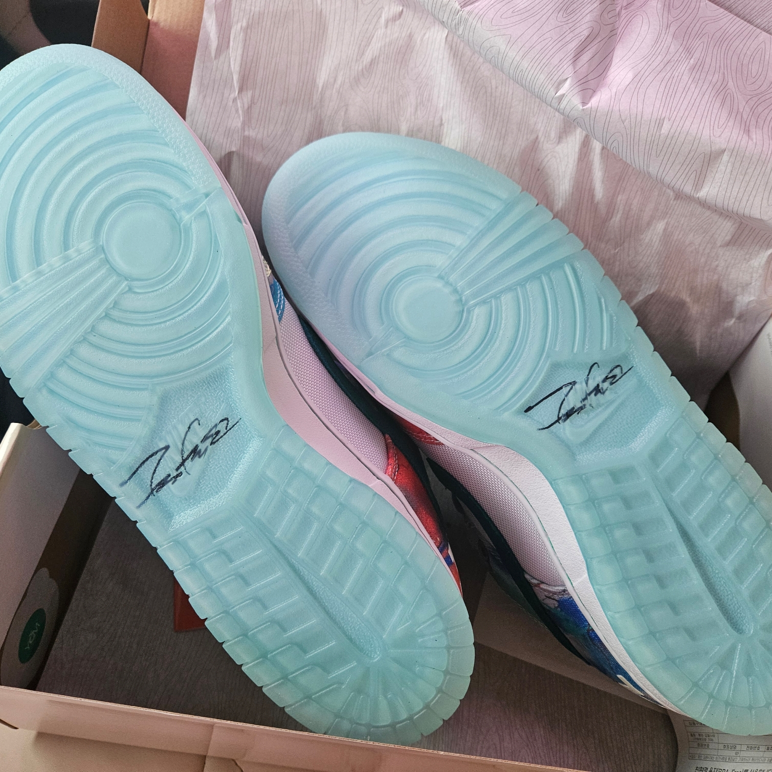 Nike x Futura Laboratories SB Dunk Low OG QS White and Geode Teal 착용 스타일 - 2