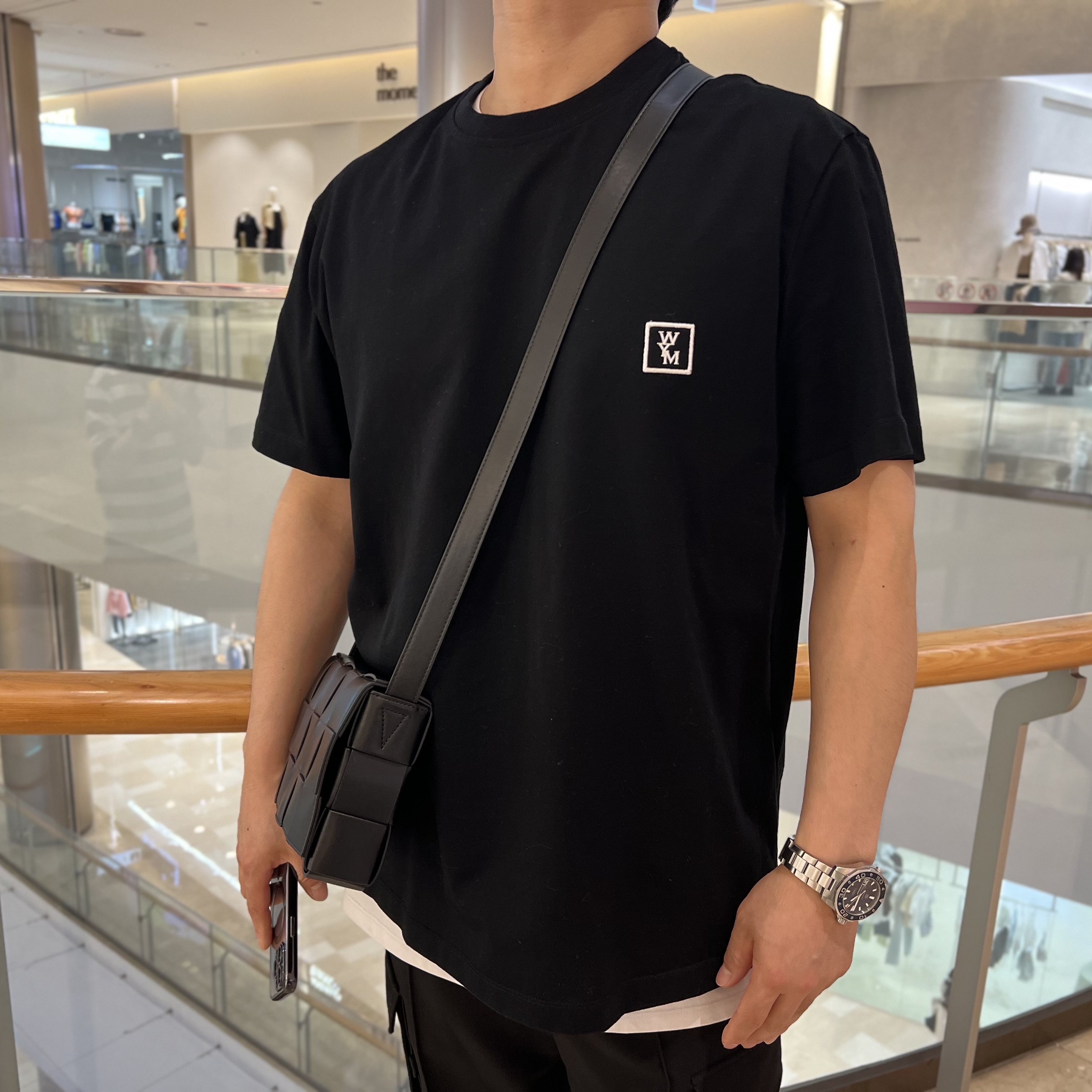 Wooyoungmi Cotton Back Logo T-Shirt Black - 23FW, Bottega Veneta Urban Leather Crossbody Cassette Black Silver 착용 스타일 - 2