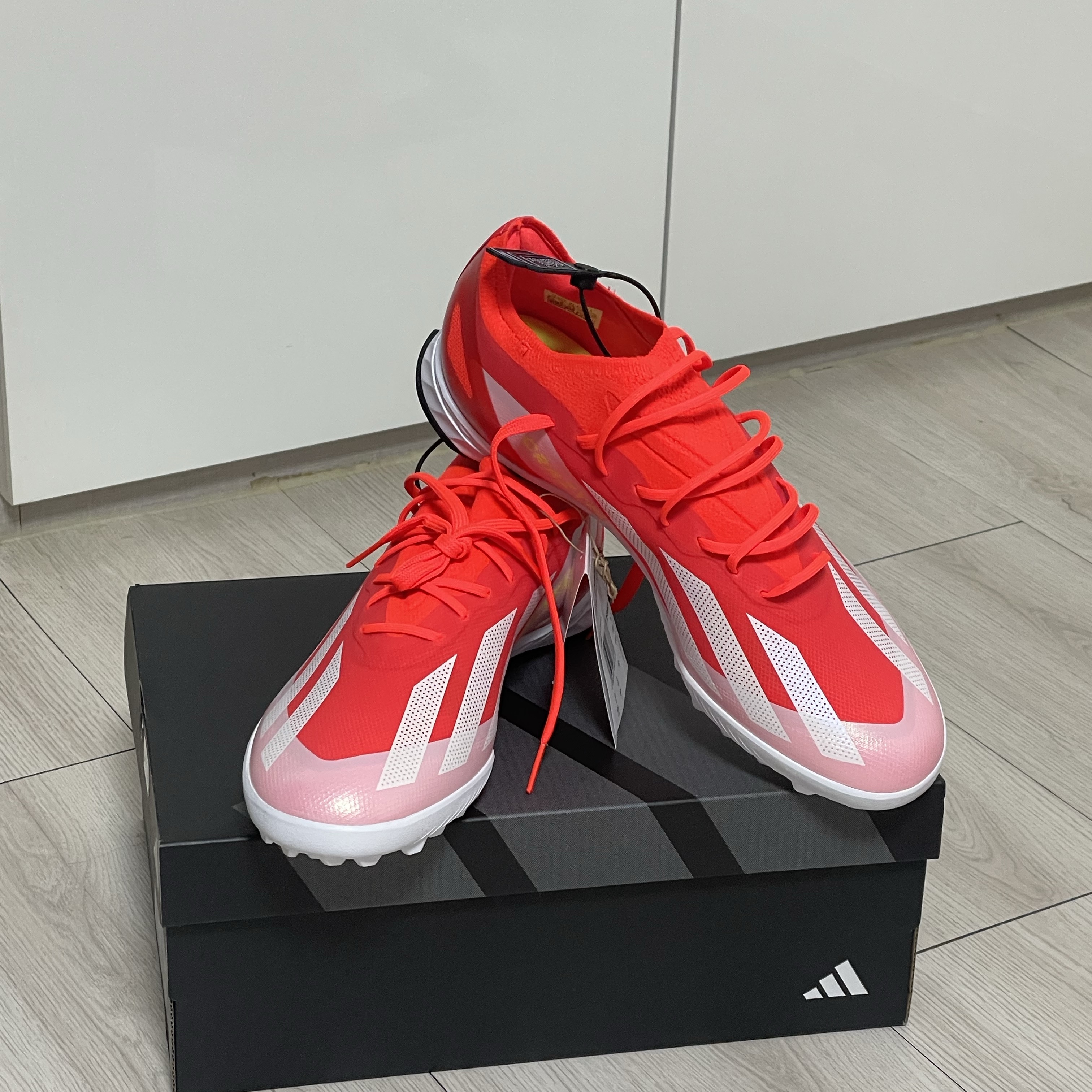 Adidas X Crazyfast Elite TF Solar Red Cloud White Team Solar Yellow 2 착용 스타일