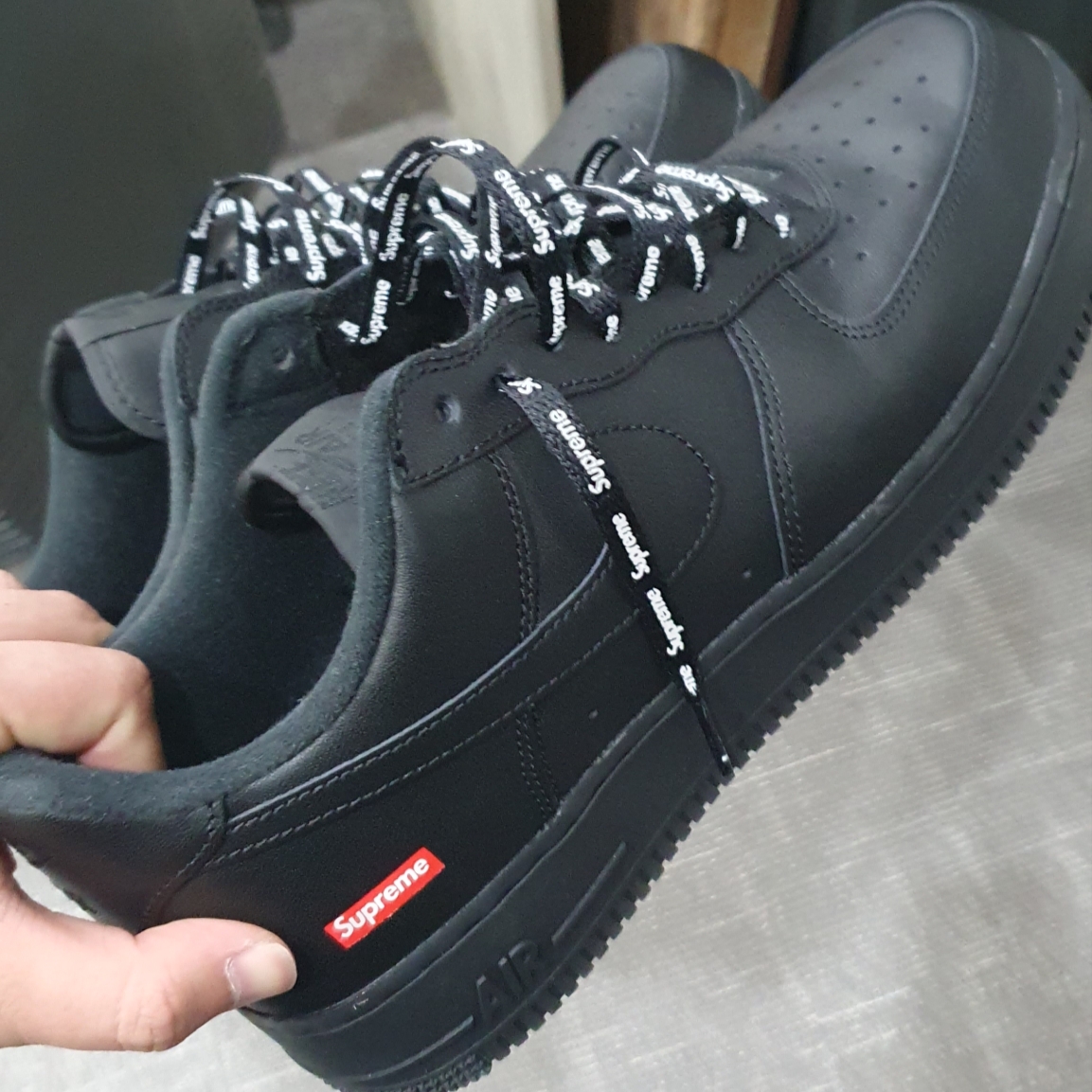 Nike x Supreme Air Force 1 Low Black 착용 스타일