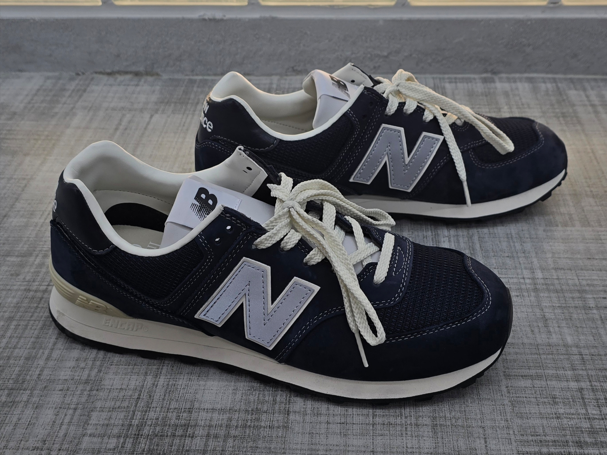 New Balance x Pottery 574 Premium Hard Navy 착용 스타일 - 2